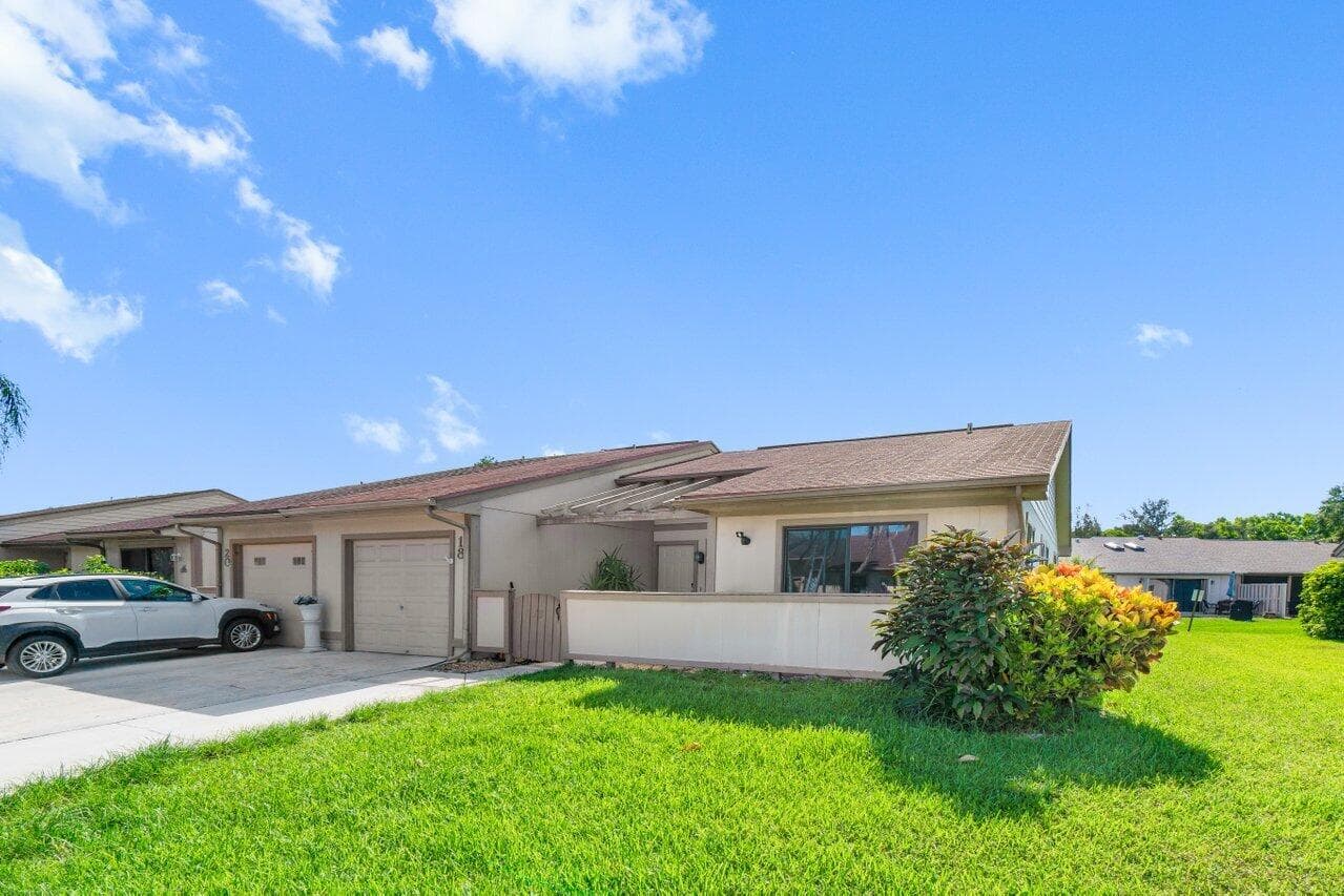 18 Winchmore Lane, Boynton Beach, FL 33426 — photo 3 of 30