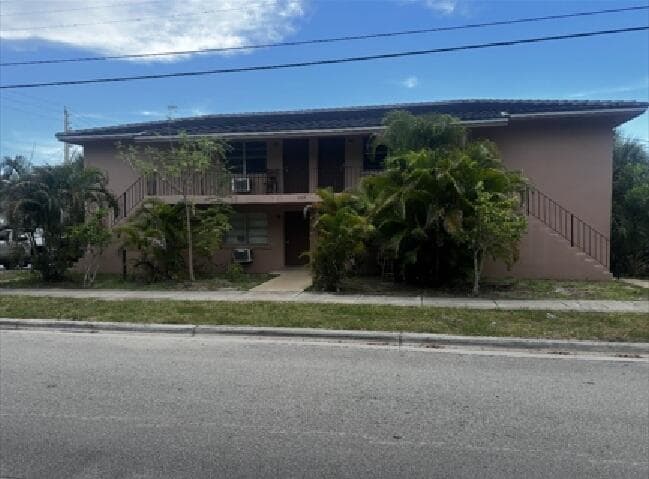 1120 N Sapodilla Avenue 4, West Palm Beach, FL 33401 — photo 1 of 8