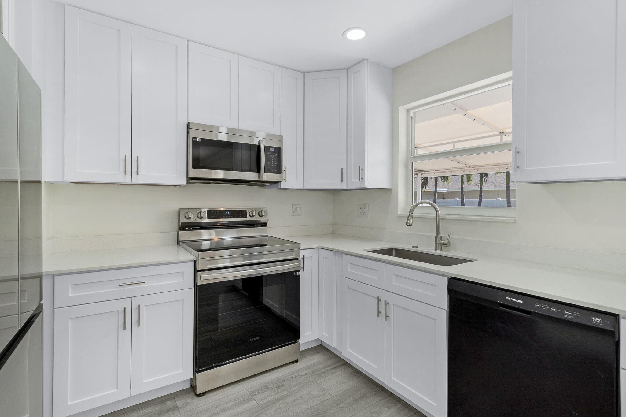 912 SE 8th Court, Deerfield Beach, FL 33441 — photo 12 of 36
