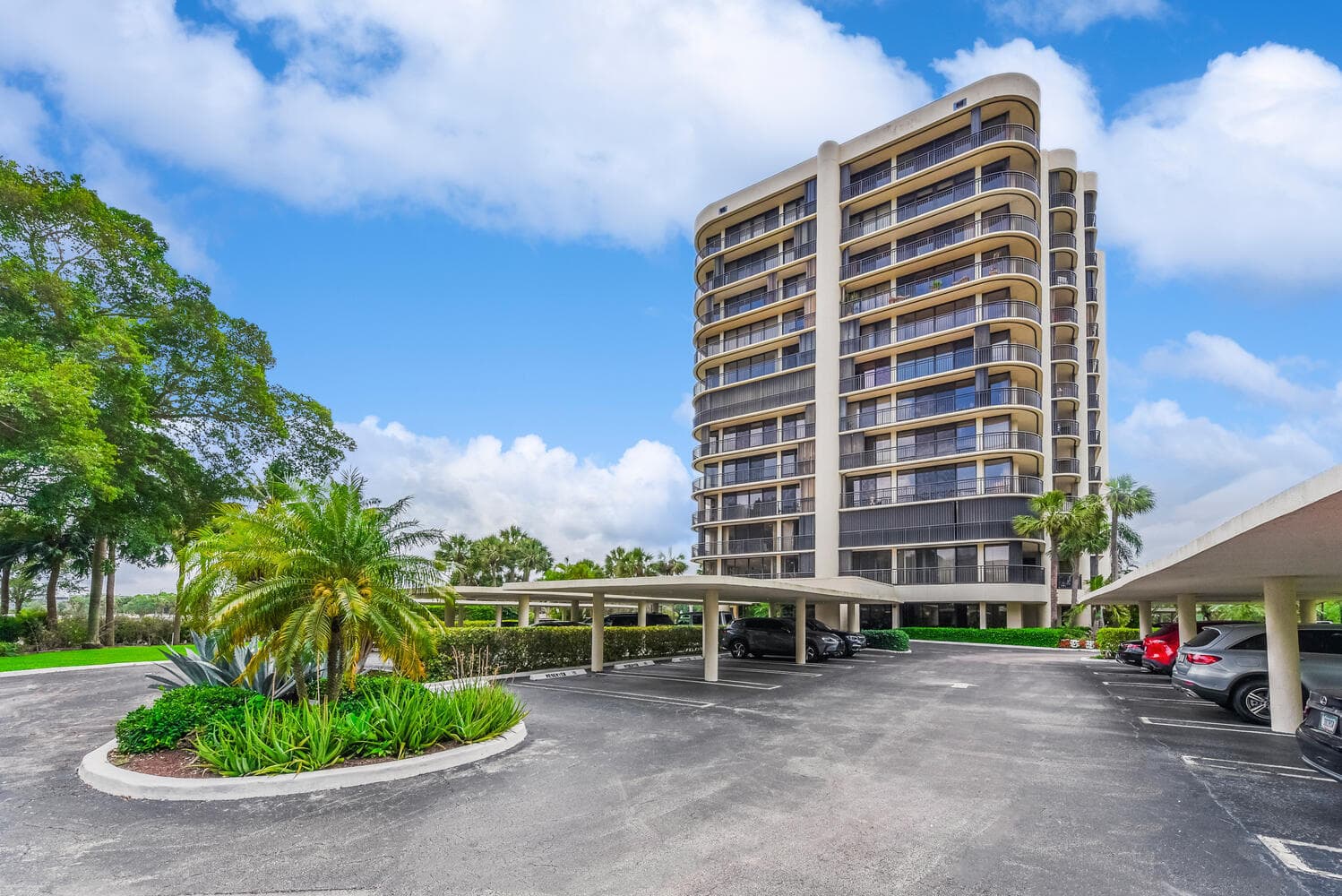 2427 Presidential Way 204, West Palm Beach, FL 33401 — photo 3 of 35
