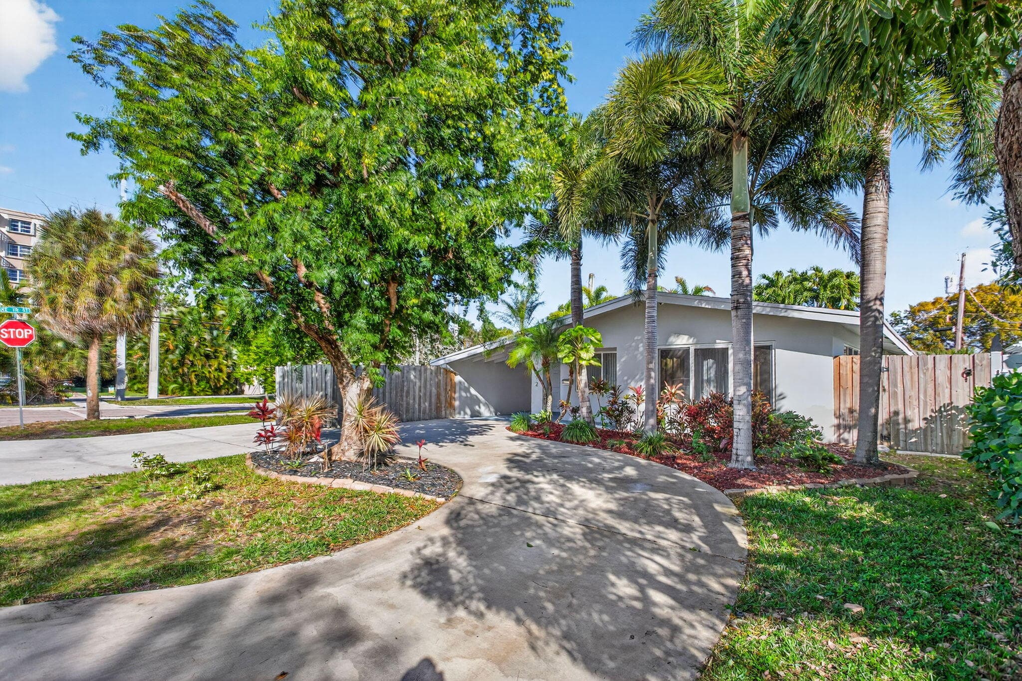 3792 NE 19th Avenue, Oakland Park, FL 33308 — photo 2 of 56