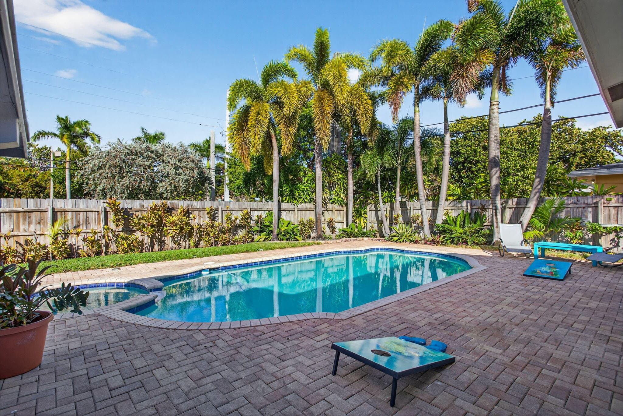 3792 NE 19th Avenue, Oakland Park, FL 33308 — photo 11 of 56