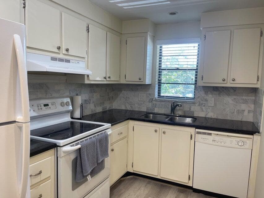 2460 Deer Creek Country Club Blvd Boulevard 205a, Deerfield Beach, FL 33442 — photo 5 of 11