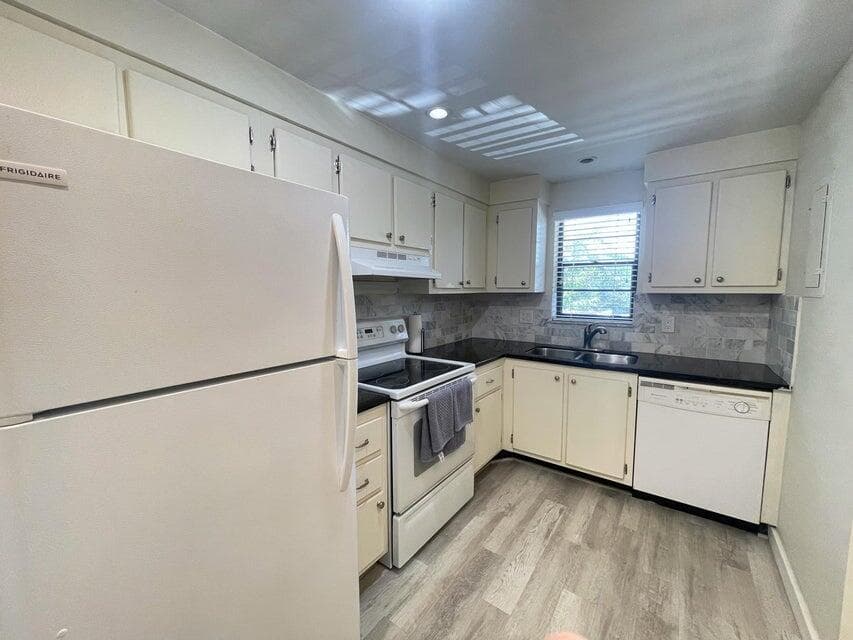 2460 Deer Creek Country Club Blvd Boulevard 205a, Deerfield Beach, FL 33442 — photo 6 of 11