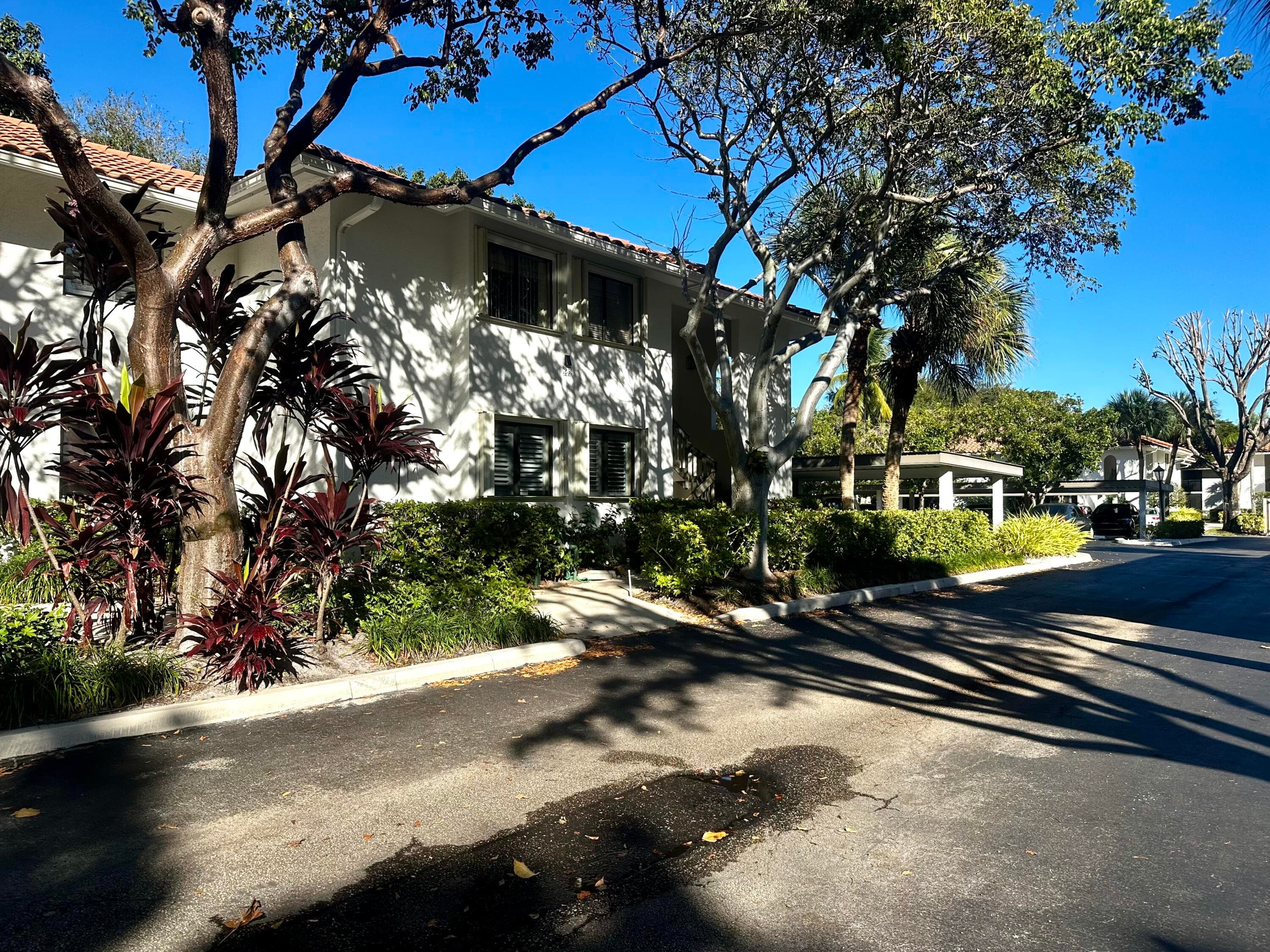 25 Pelican Pointe Drive 201, Delray Beach, FL 33483 — photo 1 of 35