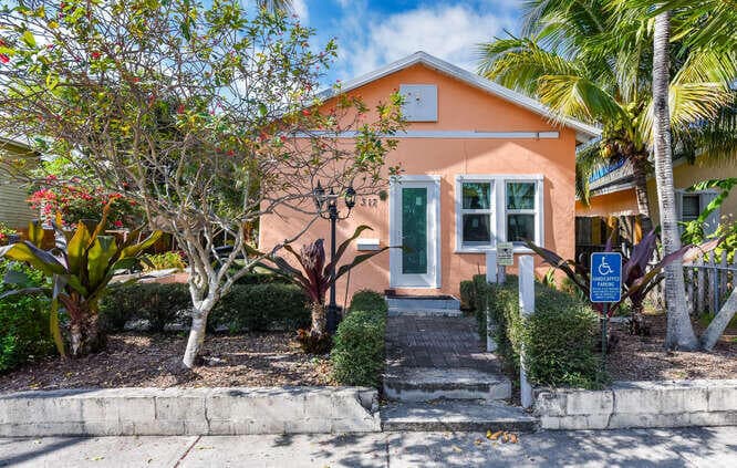 317 N D Street E, Lake Worth Beach, FL 33460 — photo