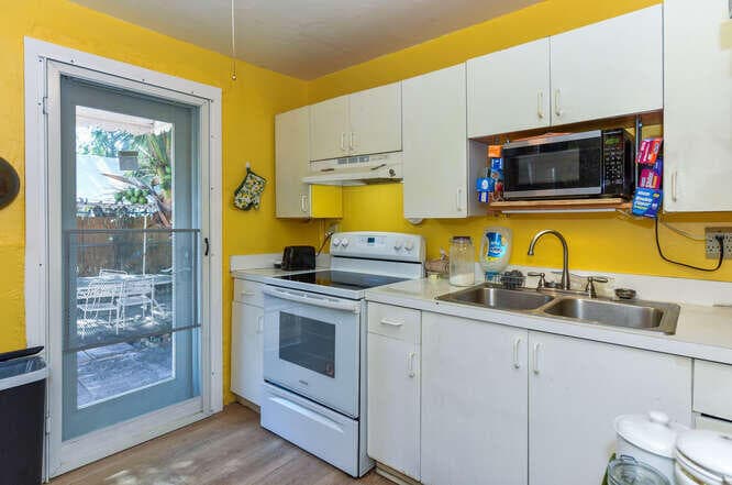 317 N D Street E, Lake Worth Beach, FL 33460 — photo 11 of 31