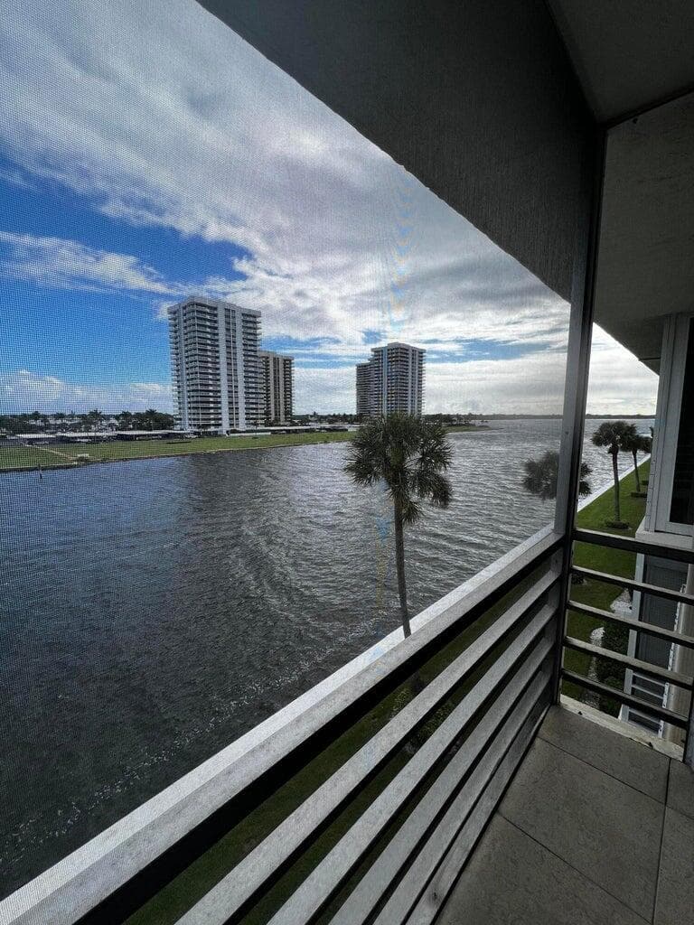 20 Yacht Club Drive 405, North Palm Beach, FL 33408 — photo 25 of 26