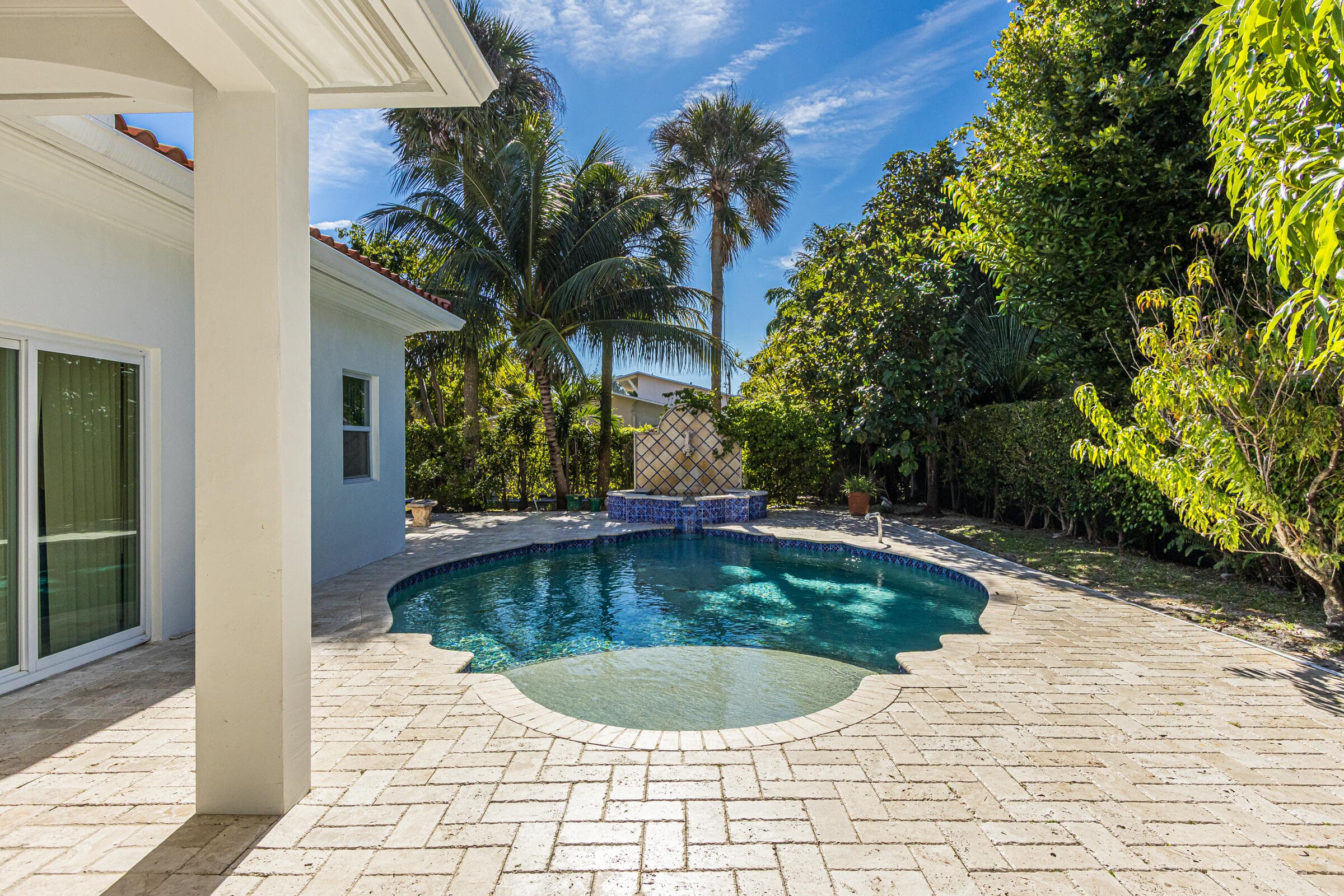 860 E Park Drive, Boca Raton, FL 33432 — photo 8 of 57