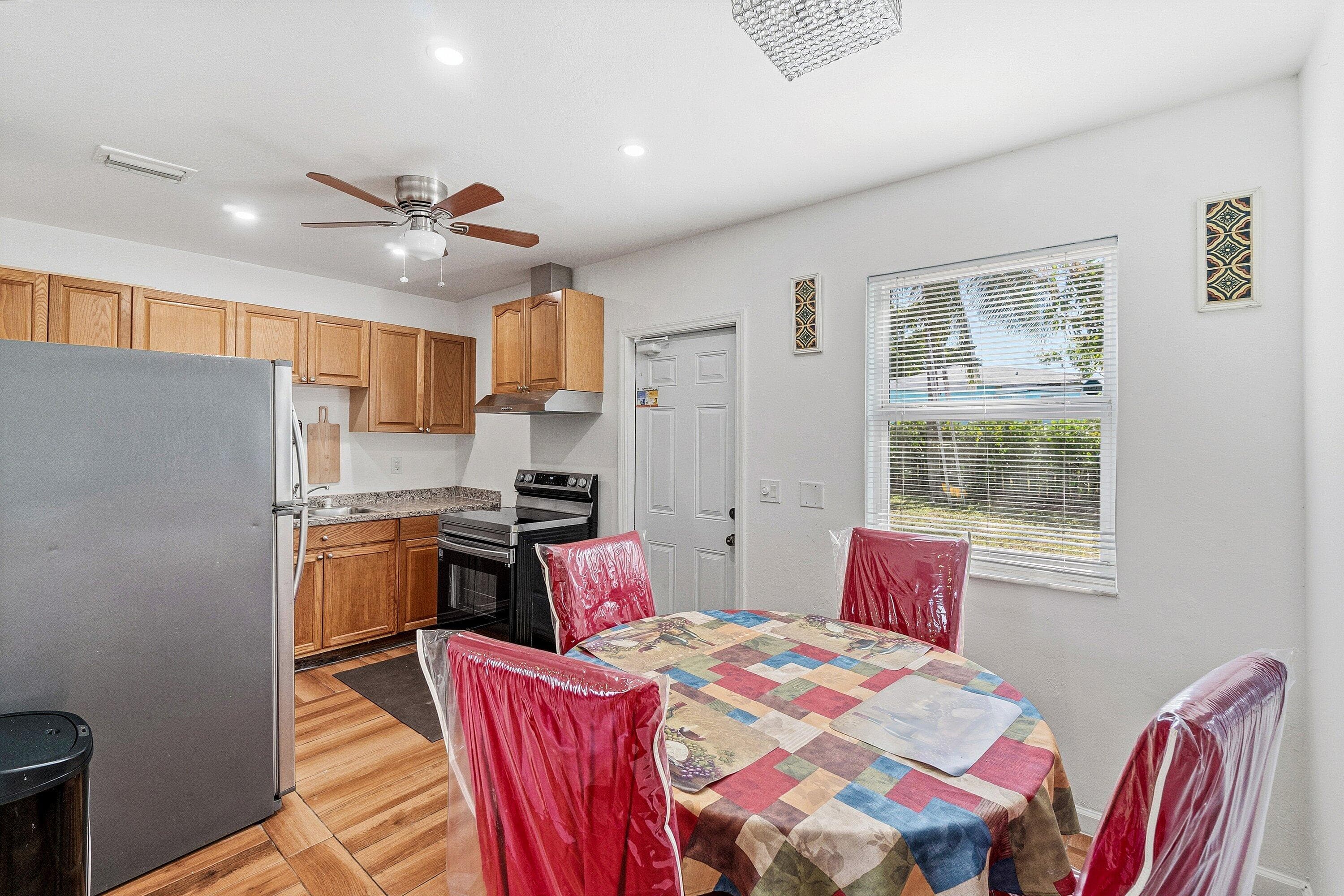 930 43rd Street, West Palm Beach, FL 33407 — photo 9 of 34