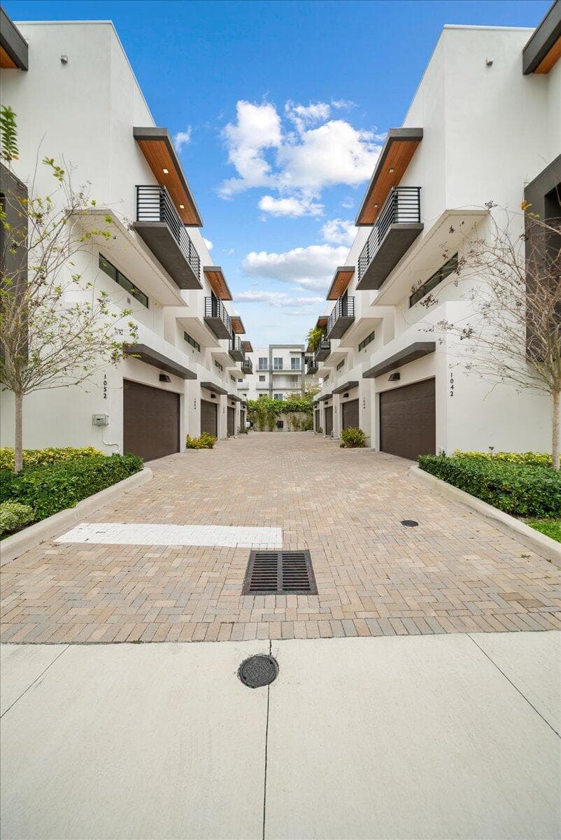 1052 N Victoria Park Road, Fort Lauderdale, FL 33304 — photo 4 of 26