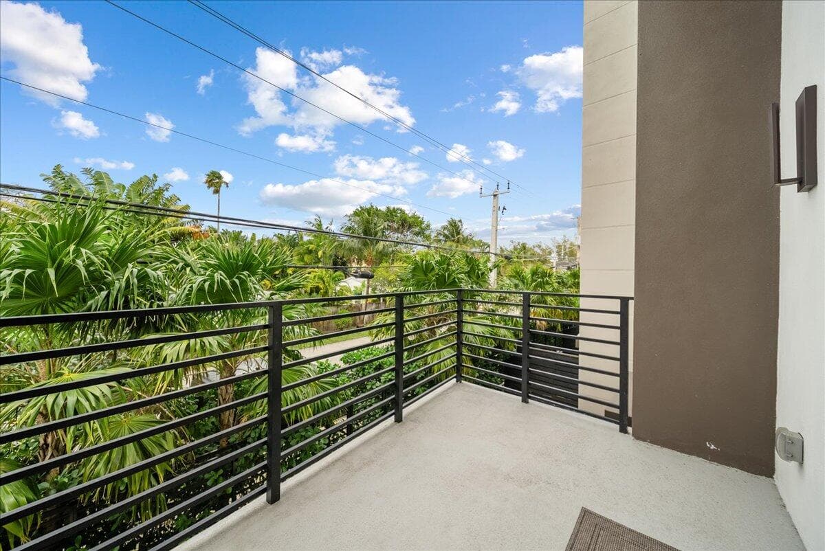 1052 N Victoria Park Road, Fort Lauderdale, FL 33304 — photo 13 of 26