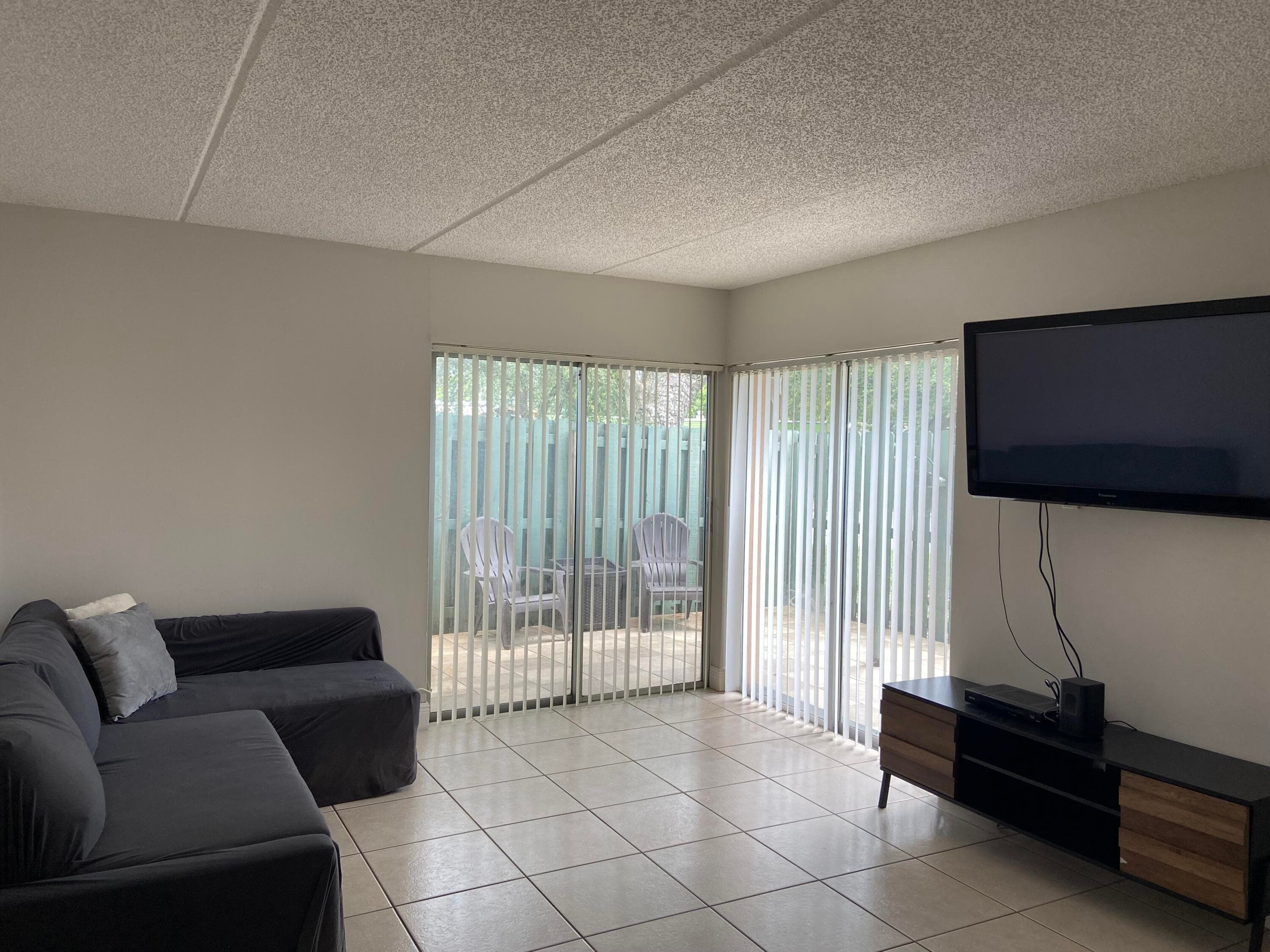 1829 Fairview Villas Drive 2, Palm Springs, FL 33406 — photo 3 of 17