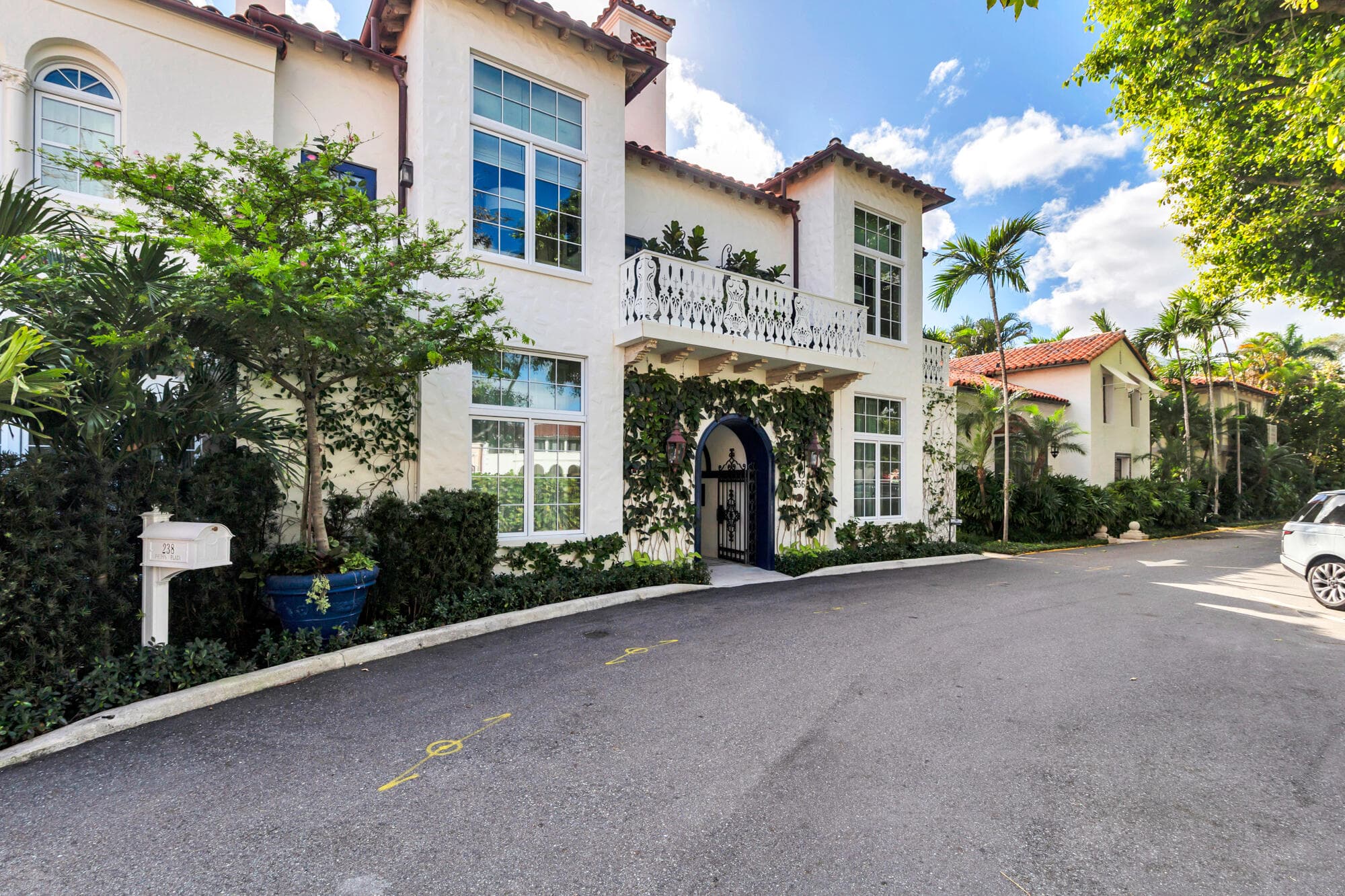 236 Phipps Plaza 201, Palm Beach, FL 33480 — photo 2 of 22