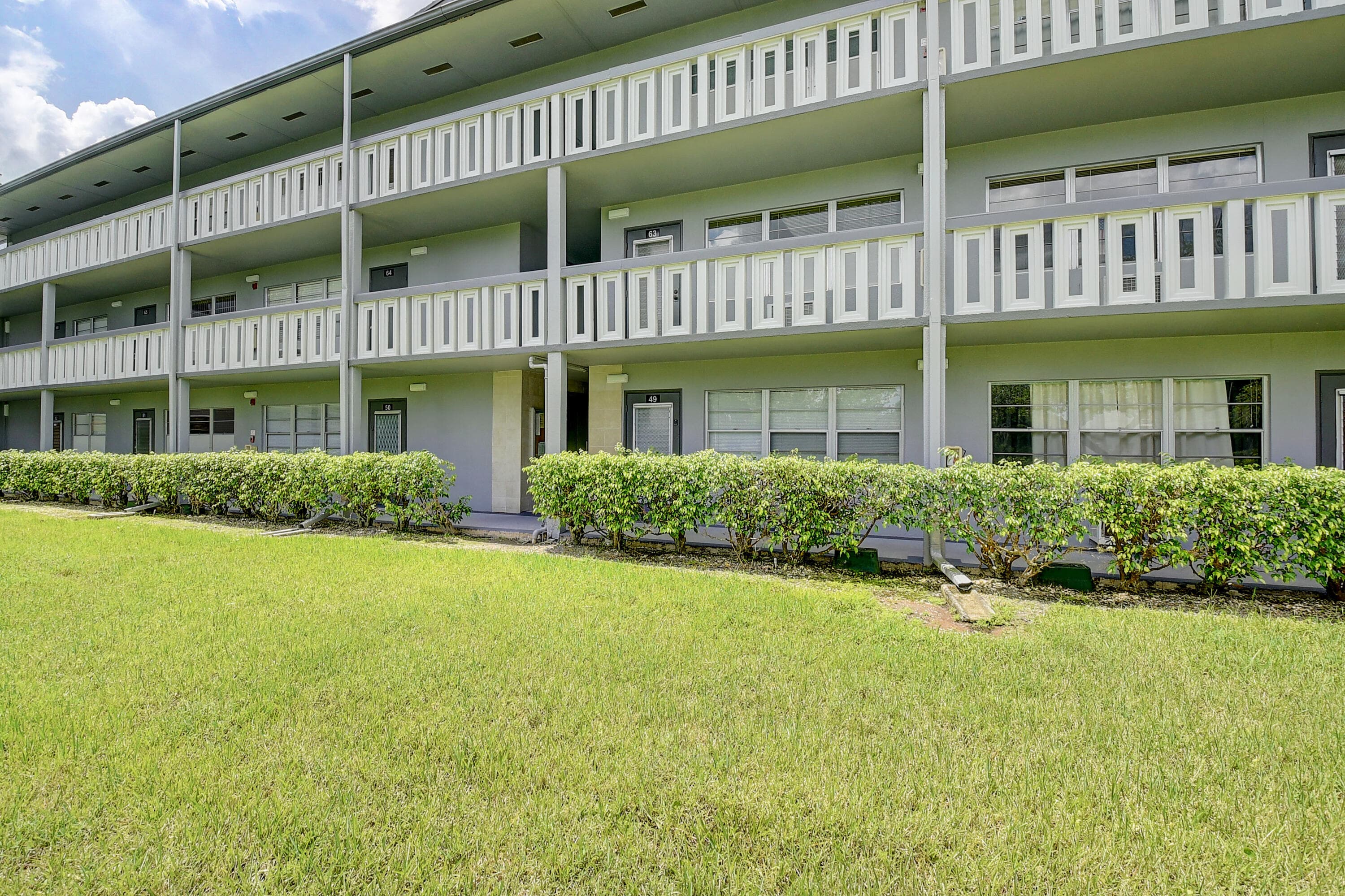 49 Suffolk B 49, Boca Raton, FL 33434 — photo 3 of 47