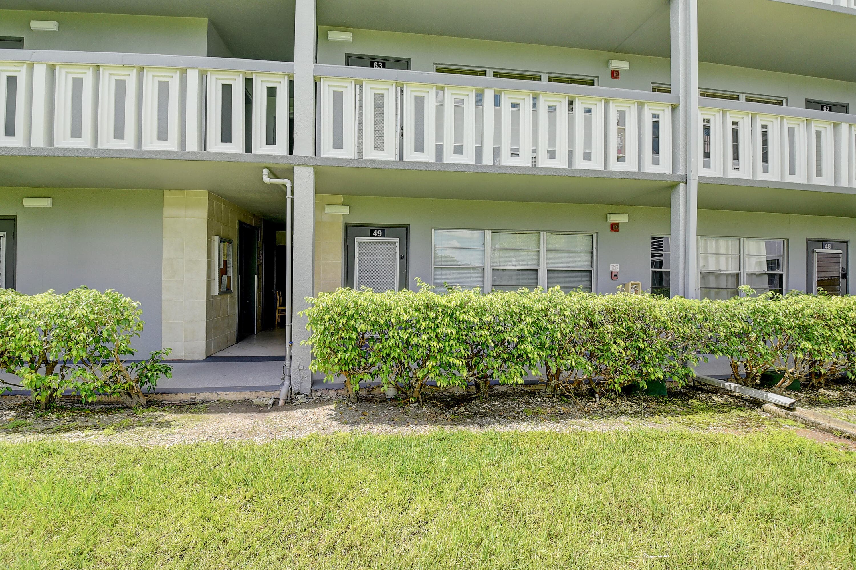 49 Suffolk B 49, Boca Raton, FL 33434 — photo 4 of 47