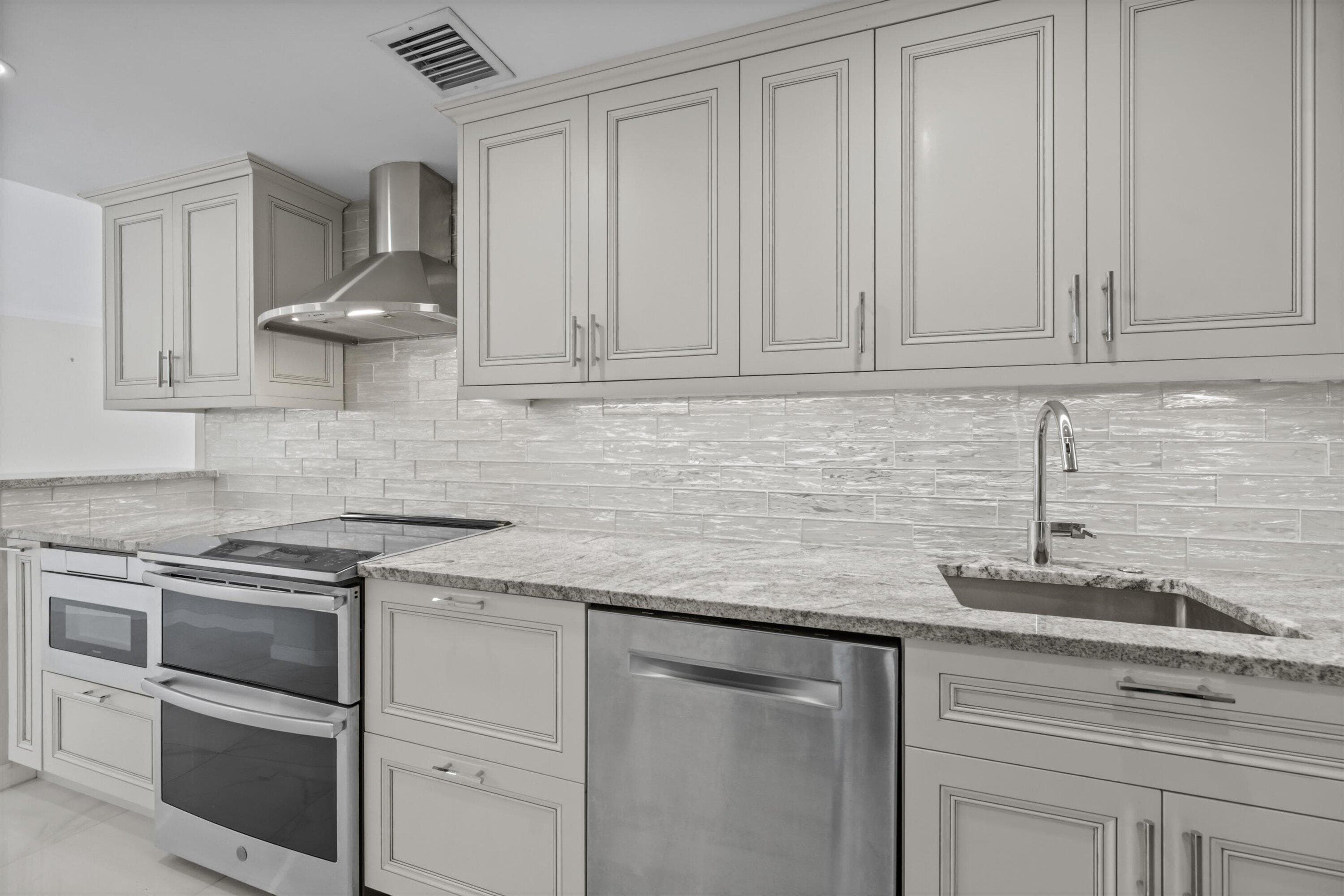 2760 S Ocean Boulevard 517, Palm Beach, FL 33480 — photo 3 of 32