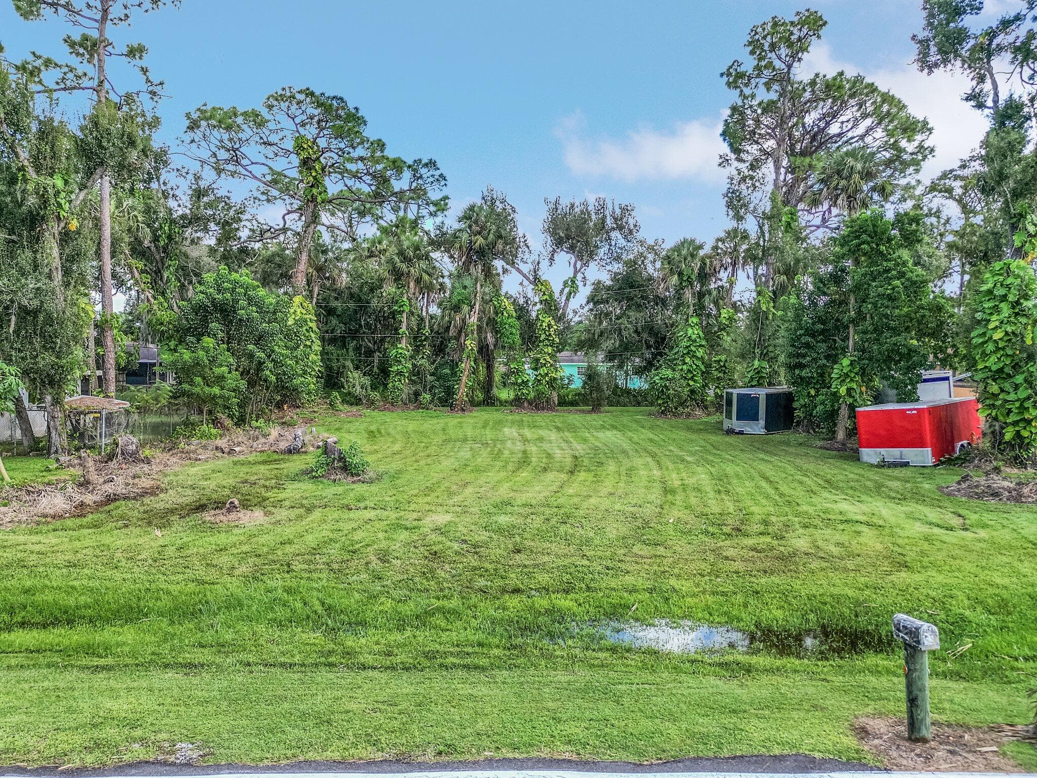 2314 Davis Boulevard, Fort Myers, FL 33905 — photo 2 of 8
