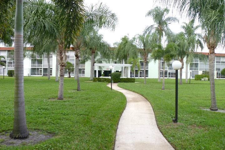3300 Springdale Boulevard 301, Palm Springs, FL 33461 — photo 9 of 9