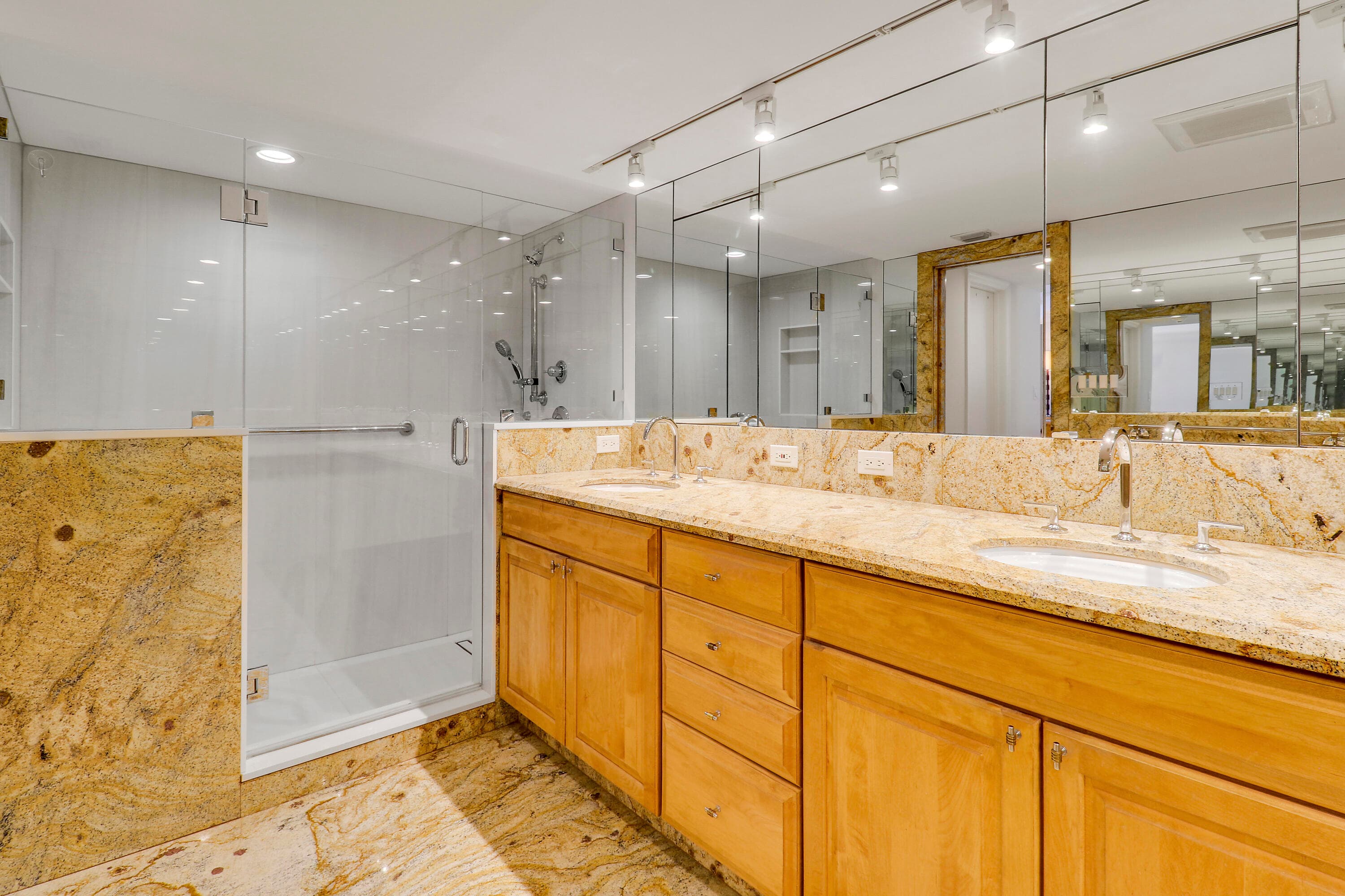 5380 N Ocean Drive 20b, Singer Island, FL 33404 — photo 20 of 32