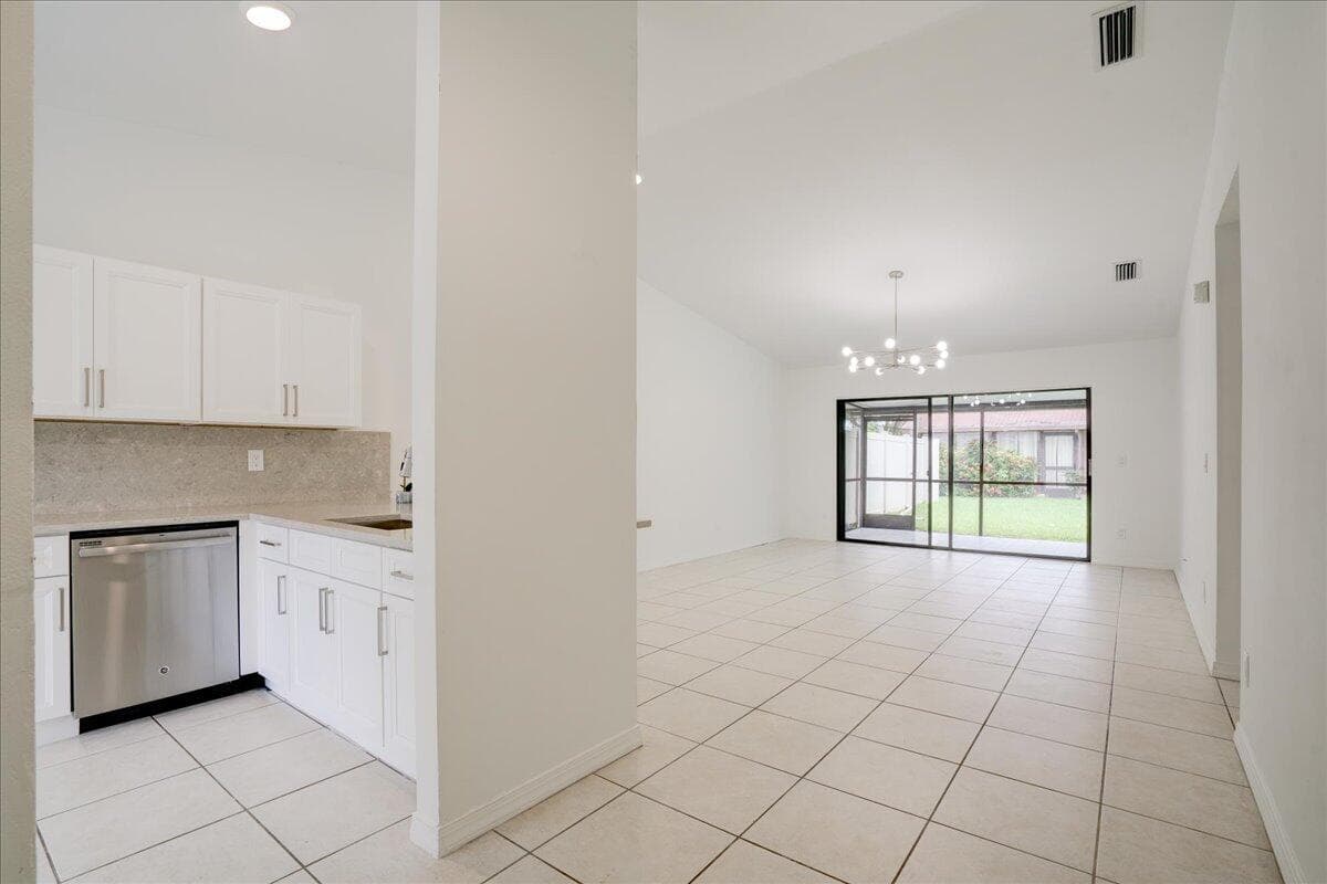 3 Fawlkland Circle, Boynton Beach, FL 33426 — photo 5 of 12
