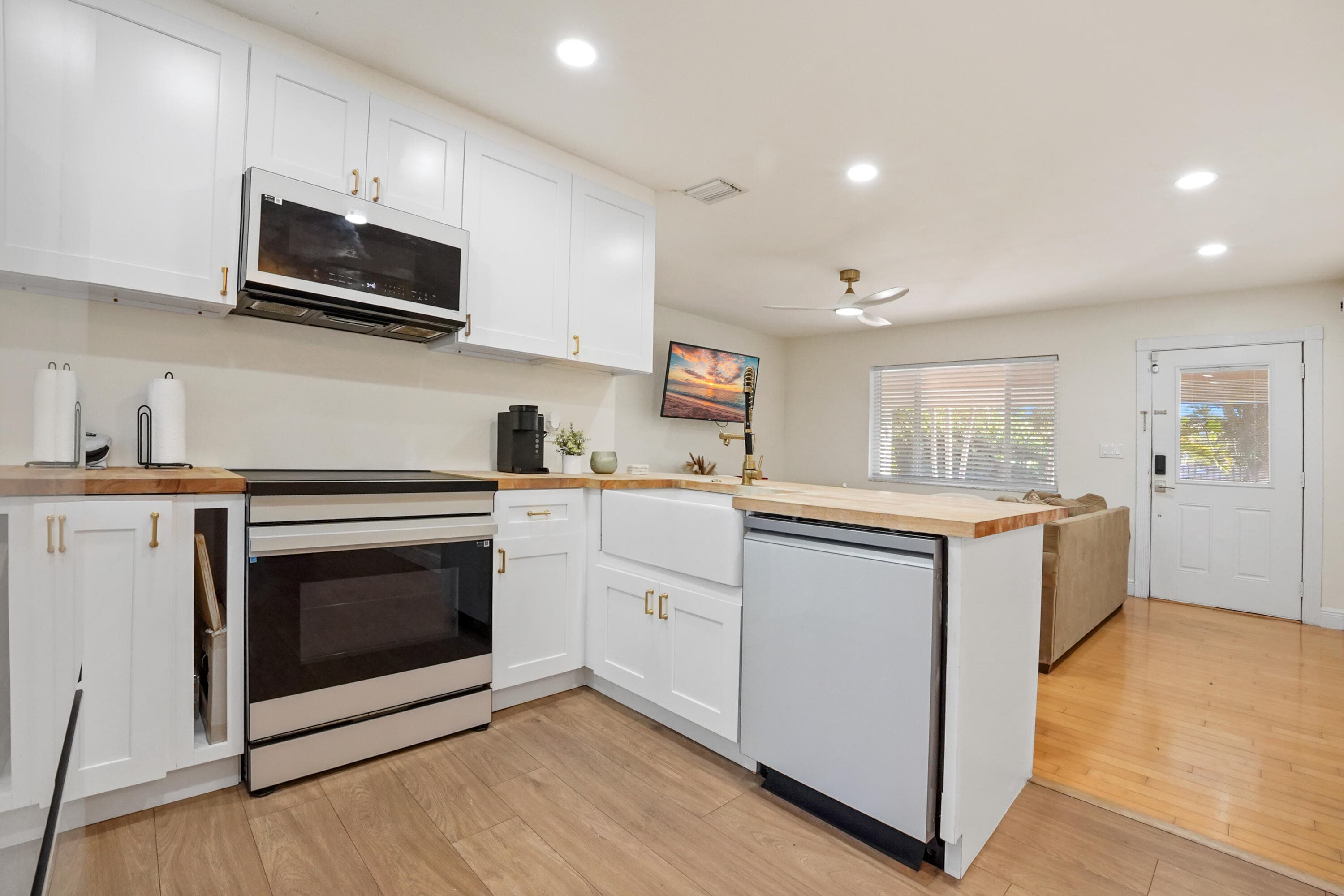 1401 NE 14th Street, Fort Lauderdale, FL 33304 — photo 7 of 36