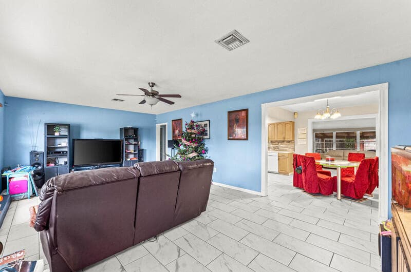 305 Henthorne Drive, Palm Springs, FL 33461 — photo 4 of 25