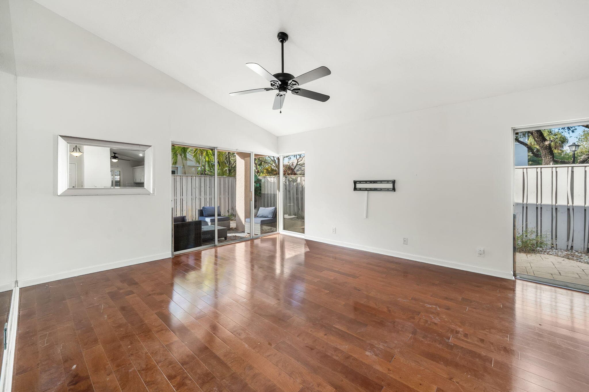 28 Governors Court, Palm Beach Gardens, FL 33418 — photo 11 of 33