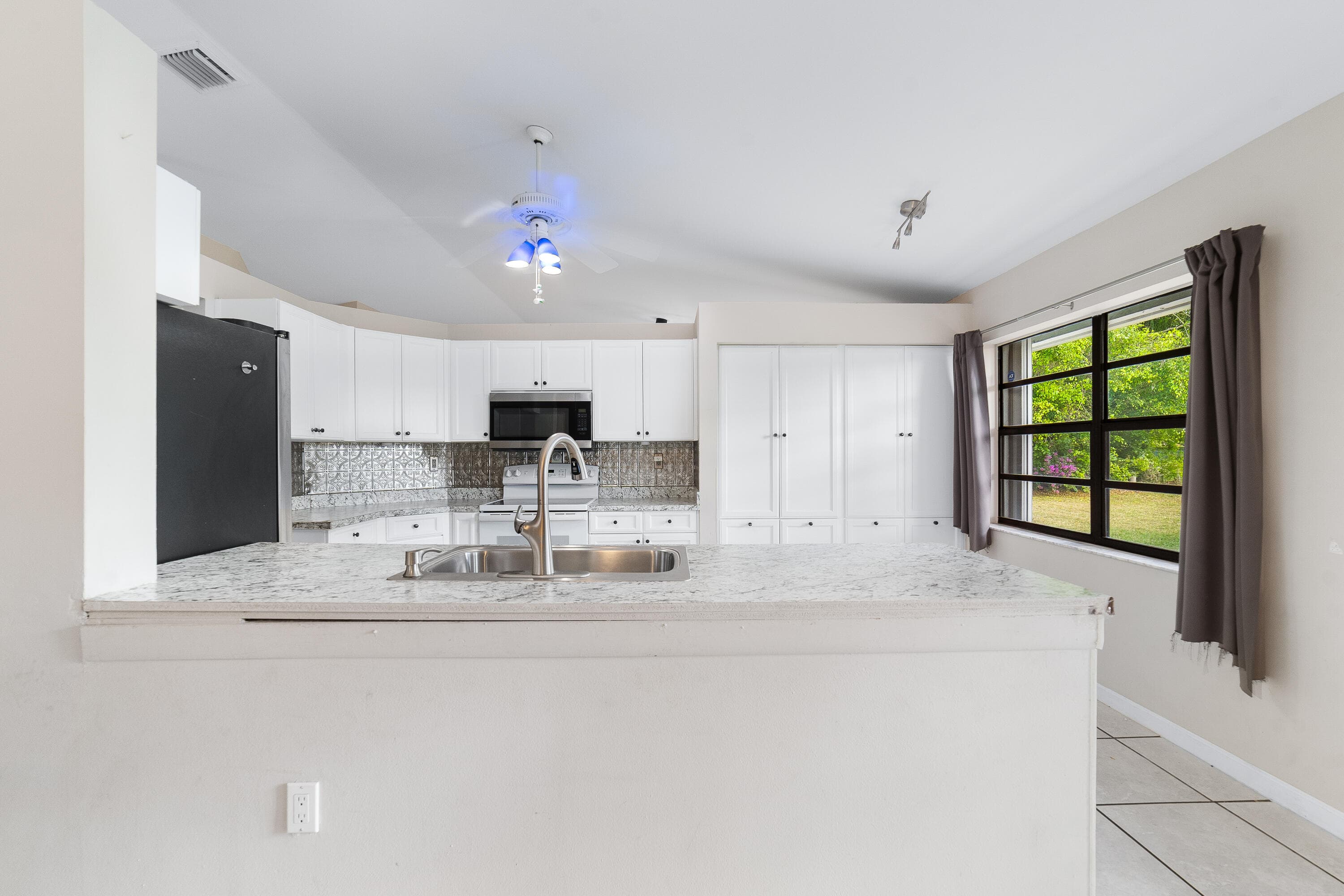 1060 Cedar Creek Way, Davie, FL 33325 — photo 6 of 32