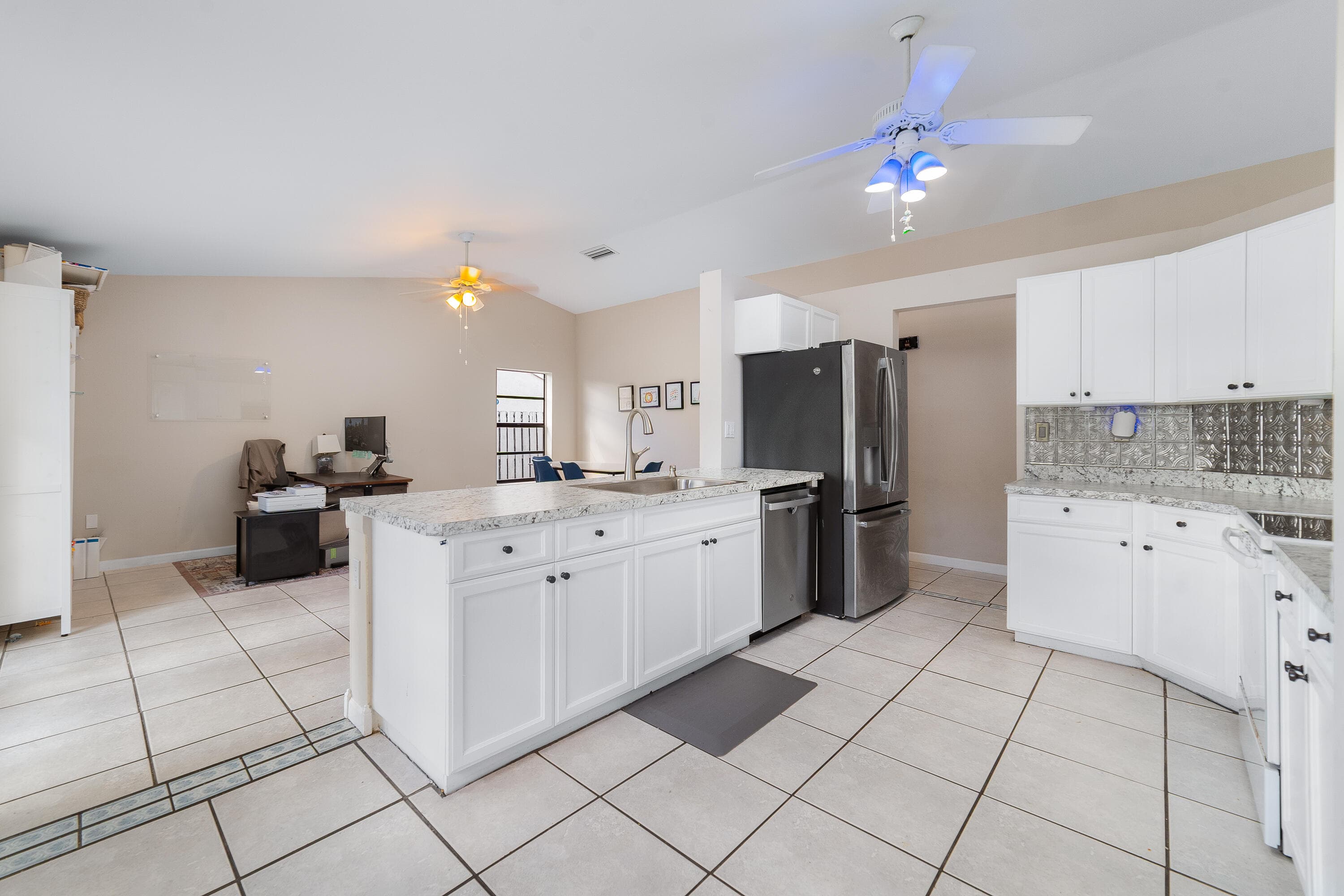 1060 Cedar Creek Way, Davie, FL 33325 — photo 9 of 32