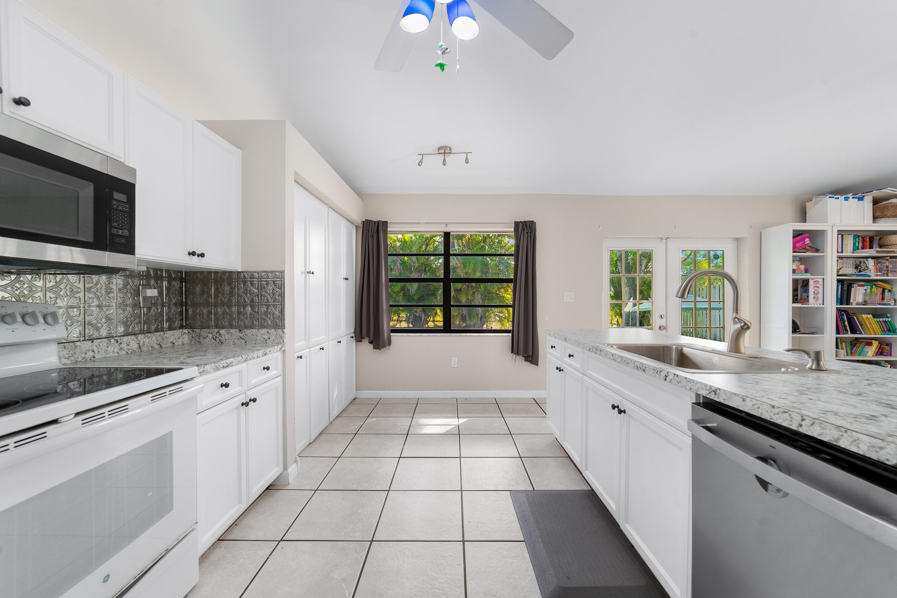 1060 Cedar Creek Way, Davie, FL 33325 — photo 10 of 32
