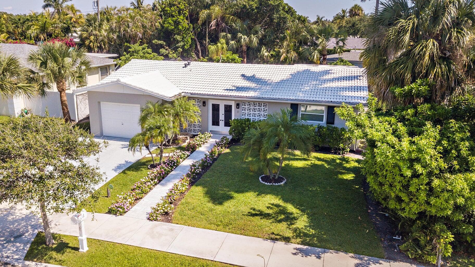 8 Wellesley Drive, Lake Worth Beach, FL 33460 — photo 2 of 16