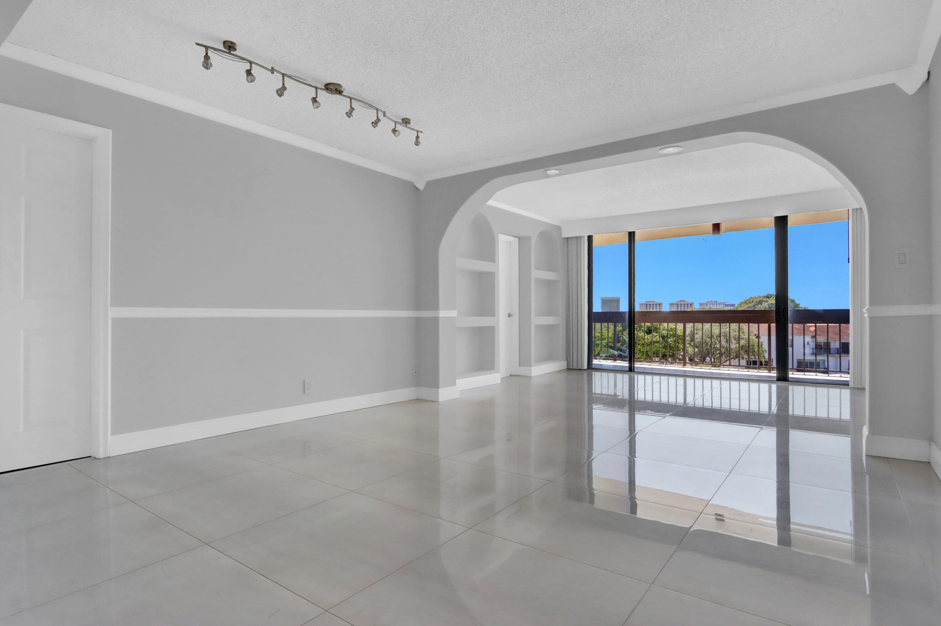 2000 Presidential Way 504, West Palm Beach, FL 33401 — photo 14 of 25