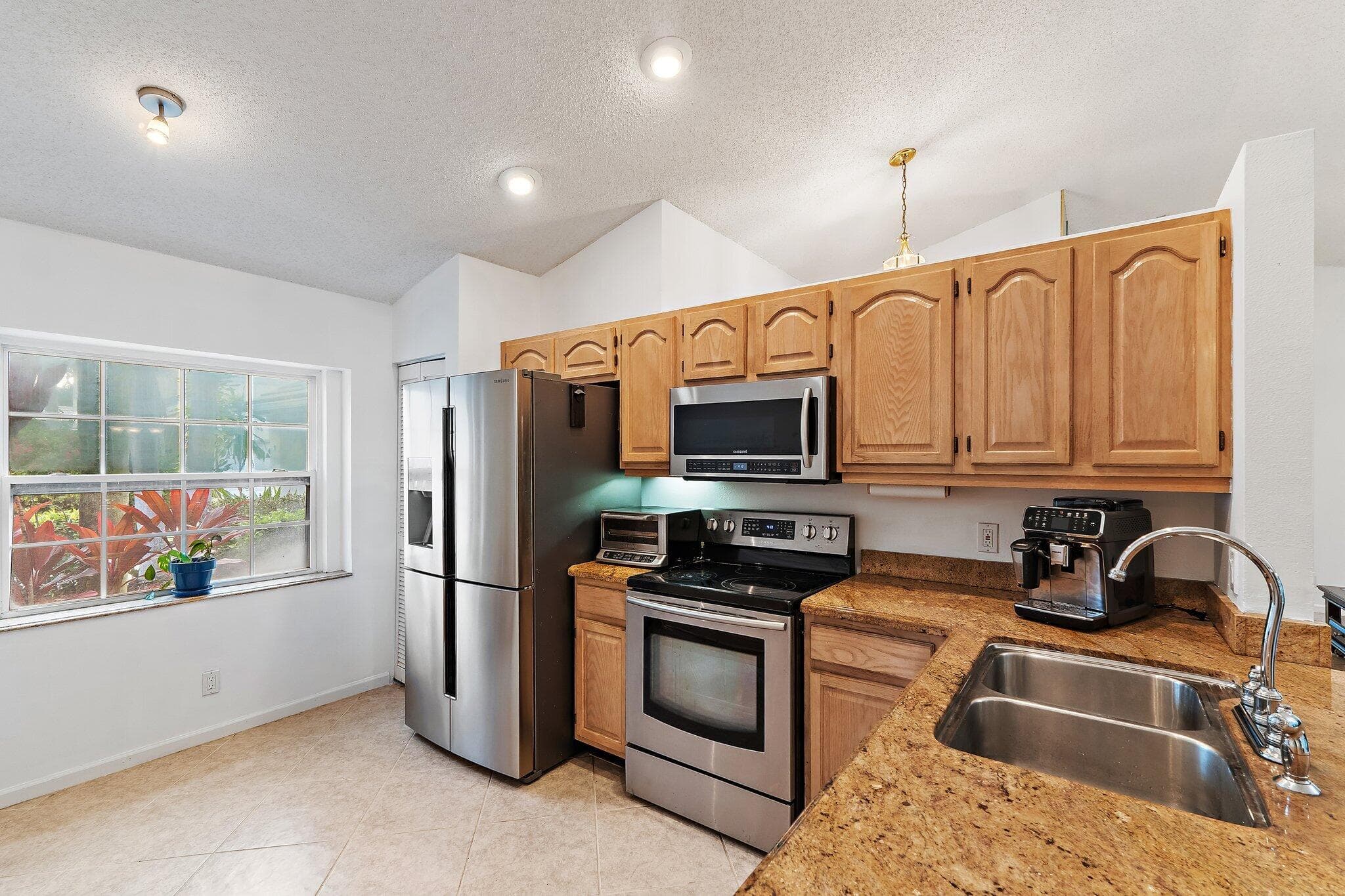 11 Admirals Court, Palm Beach Gardens, FL 33418 — photo 11 of 48