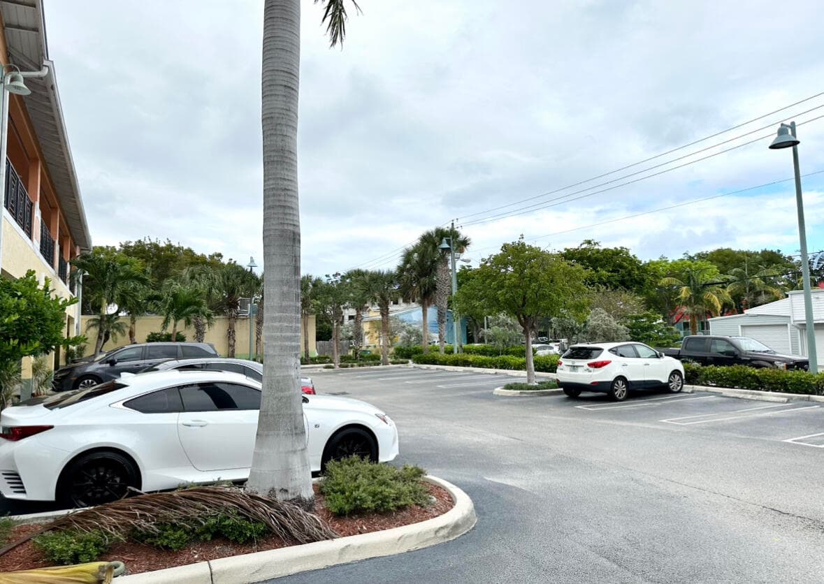 325 NE 2nd Avenue 102, Delray Beach, FL 33444 — photo 3 of 16