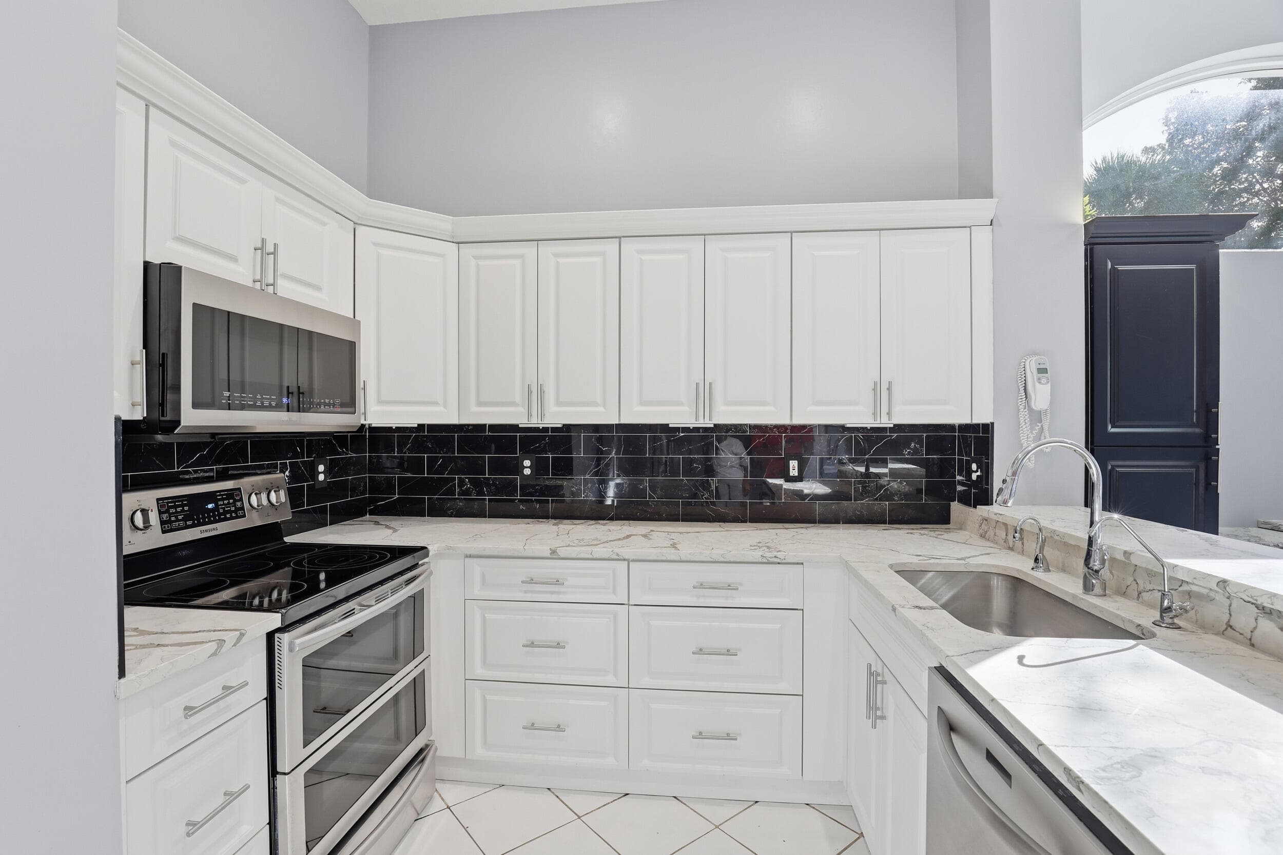 5405 Monterey Circle G, Delray Beach, FL 33484 — photo 8 of 70
