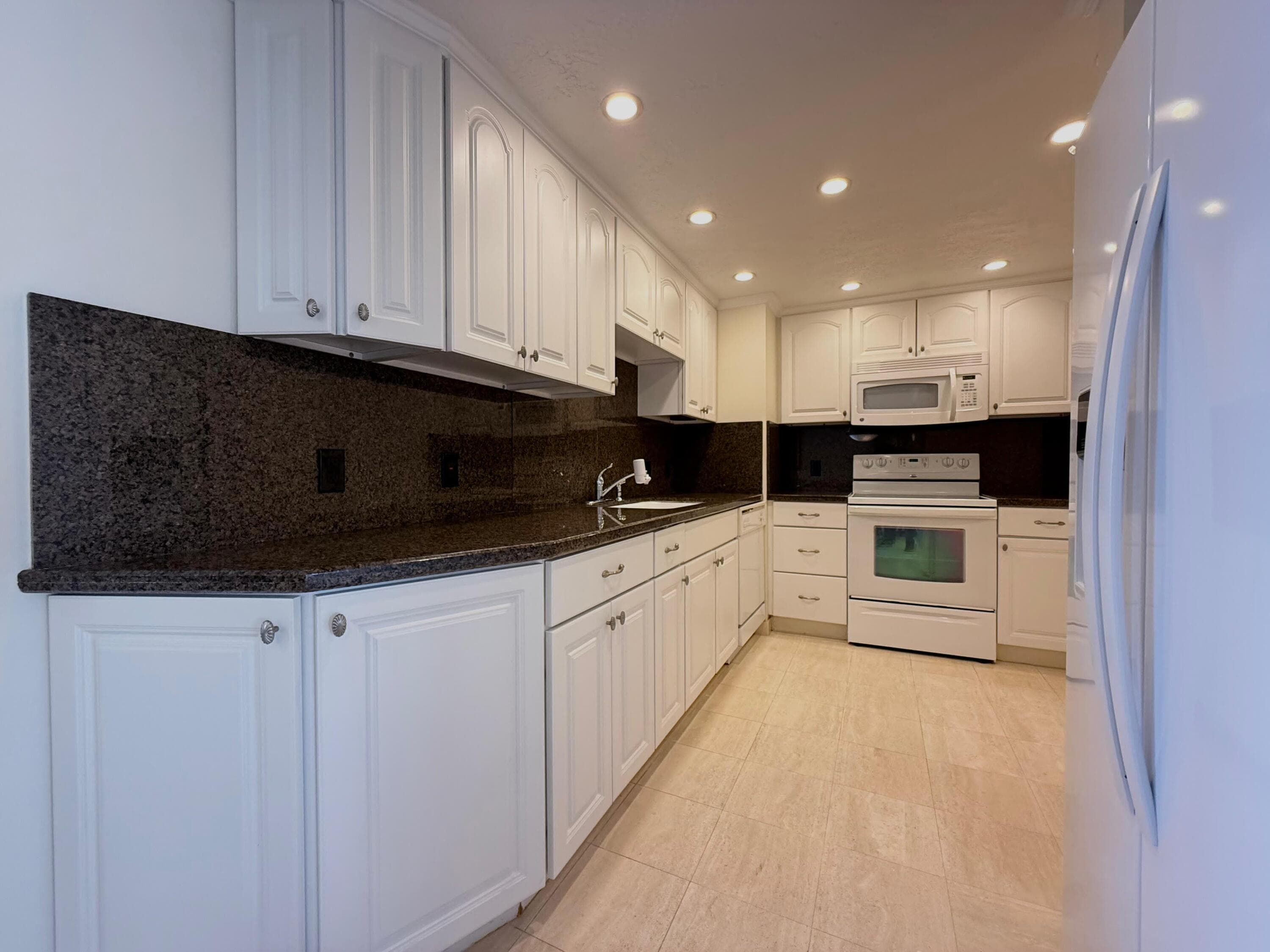 5600 N Flagler Drive 2209, West Palm Beach, FL 33407 — photo 2 of 45