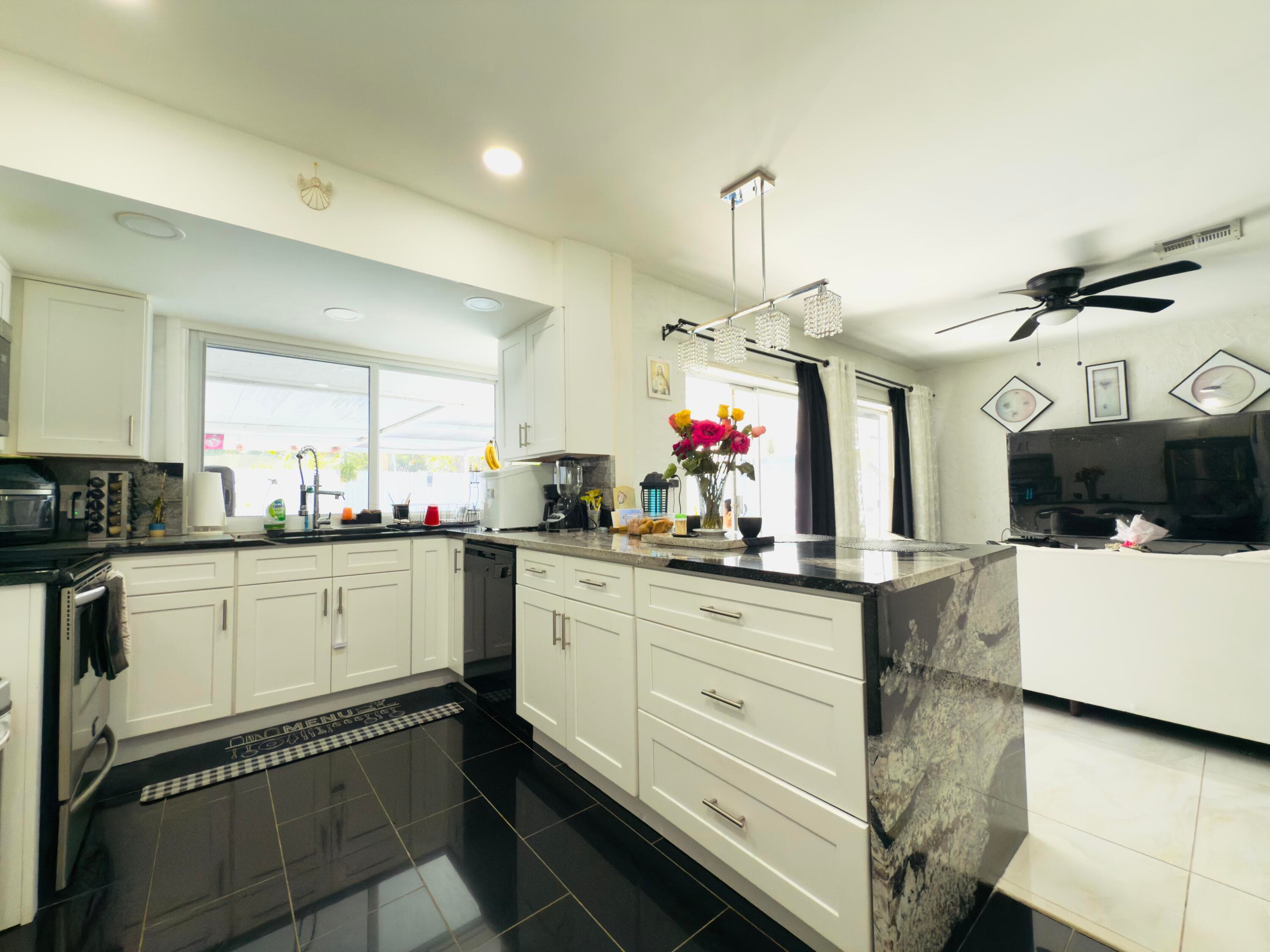 230 NE 25th Street, Pompano Beach, FL 33064 — photo 14 of 66