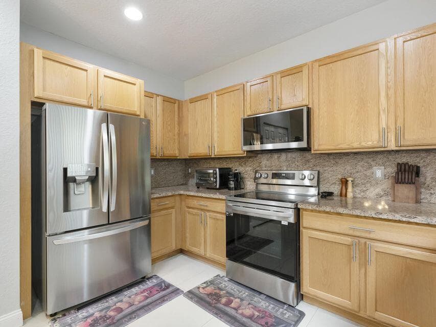 846 Gazetta Way, West Palm Beach, FL 33413 — photo 11 of 43
