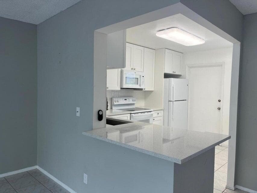 1000 NE 14th Avenue 401, Hallandale Beach, FL 33009 — photo 8 of 8