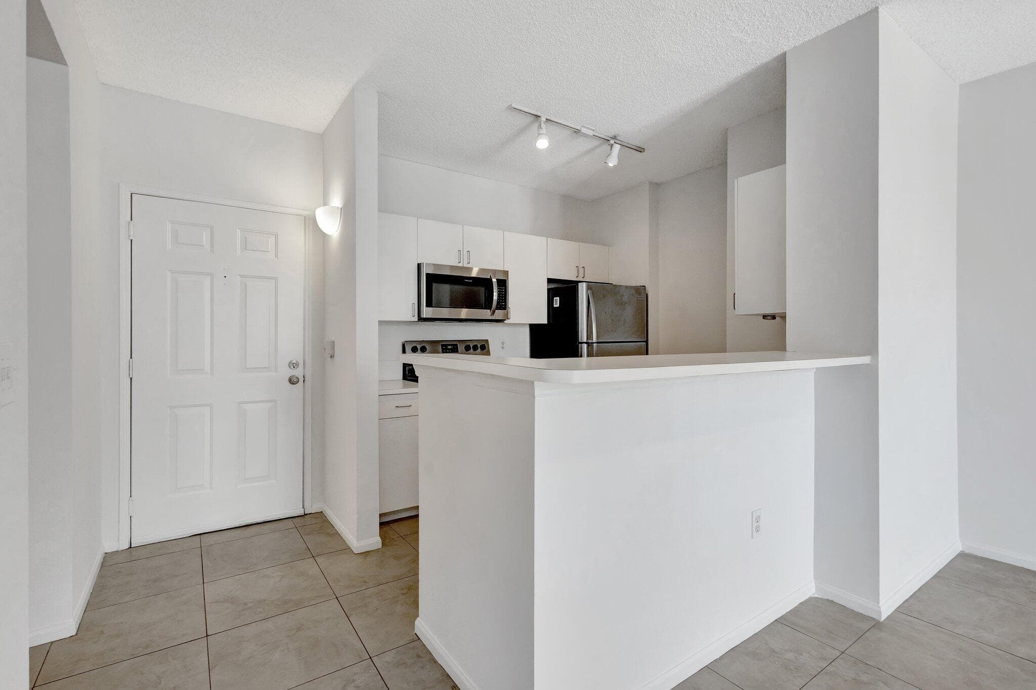 720 S Sapodilla Avenue 303, West Palm Beach, FL 33401 — photo 4 of 34