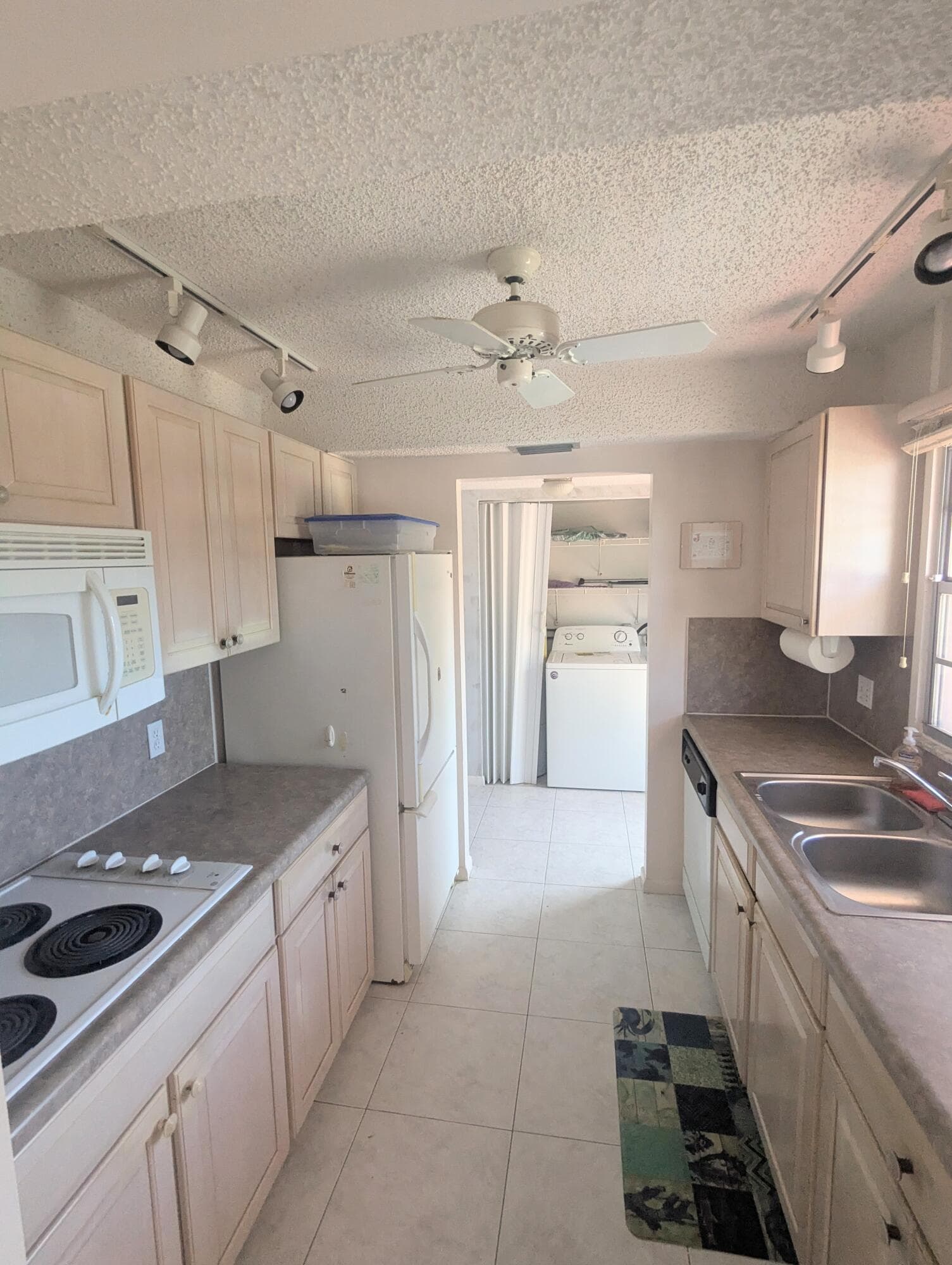 2 Golfs Edge D, West Palm Beach, FL 33417 — photo 2 of 16