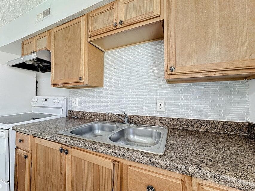 Xx 694 Michigan Court, St. Cloud, FL 34769 — photo 12 of 17