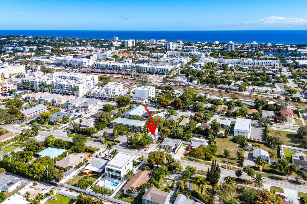 219 S Swinton Avenue, Delray Beach, FL 33444 — photo 4 of 43