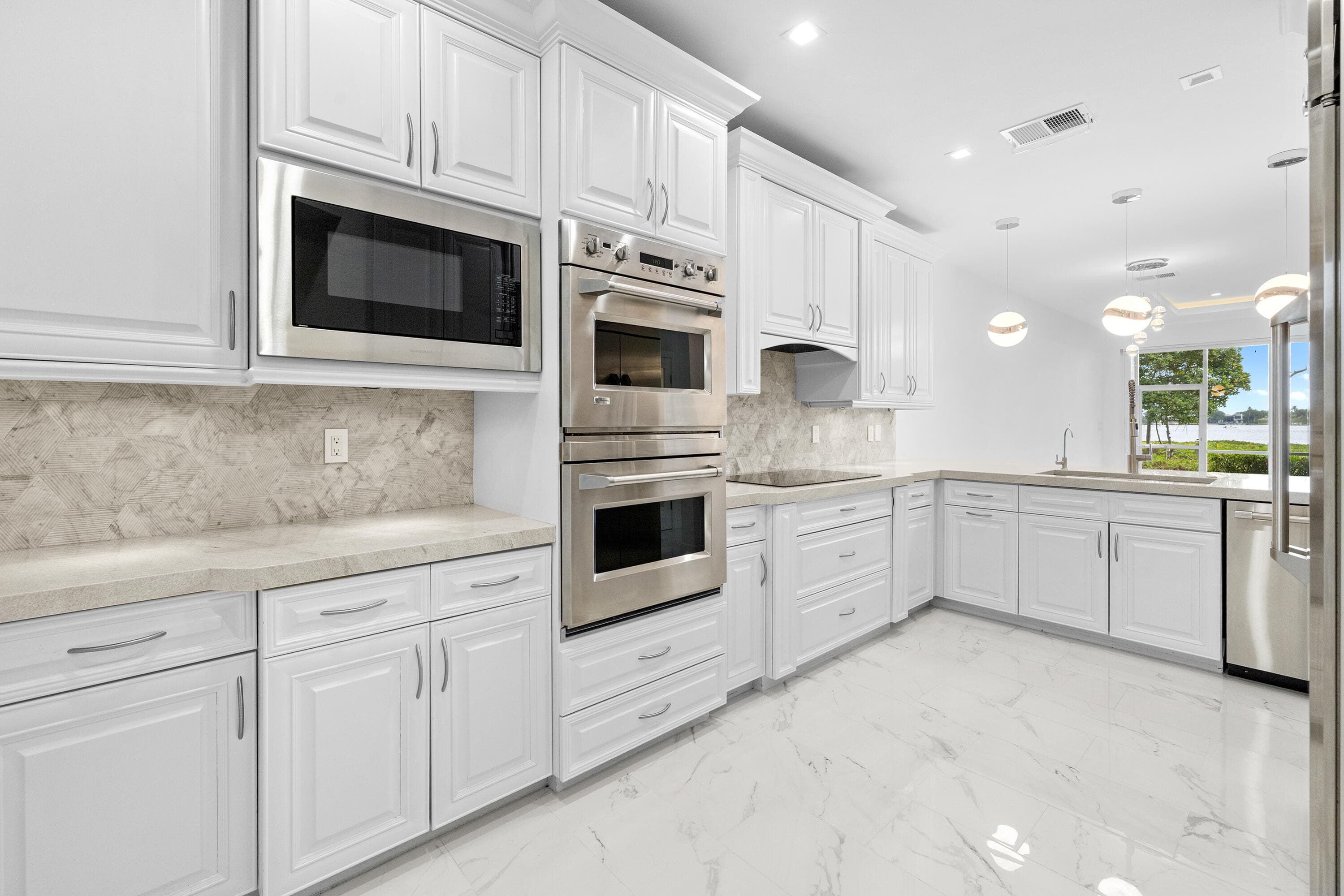 88 N Lakeshore Drive, Hypoluxo, FL 33462 — photo 10 of 64