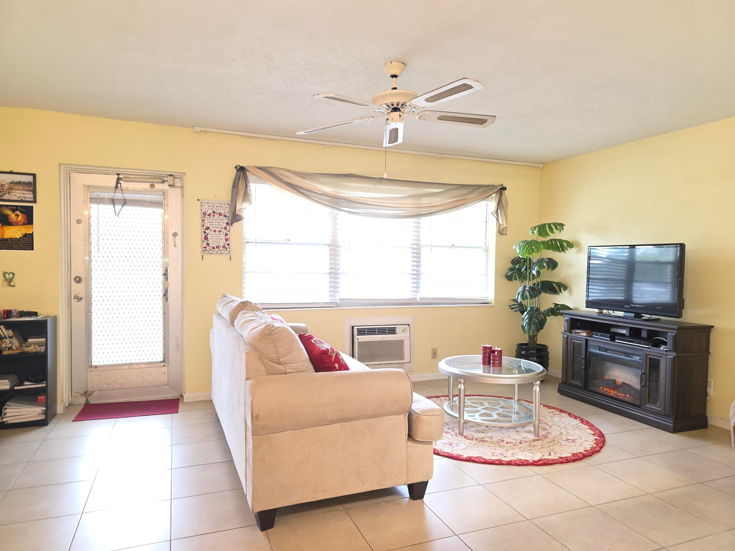 204 Kent L L, West Palm Beach, FL 33417 — photo 9 of 34