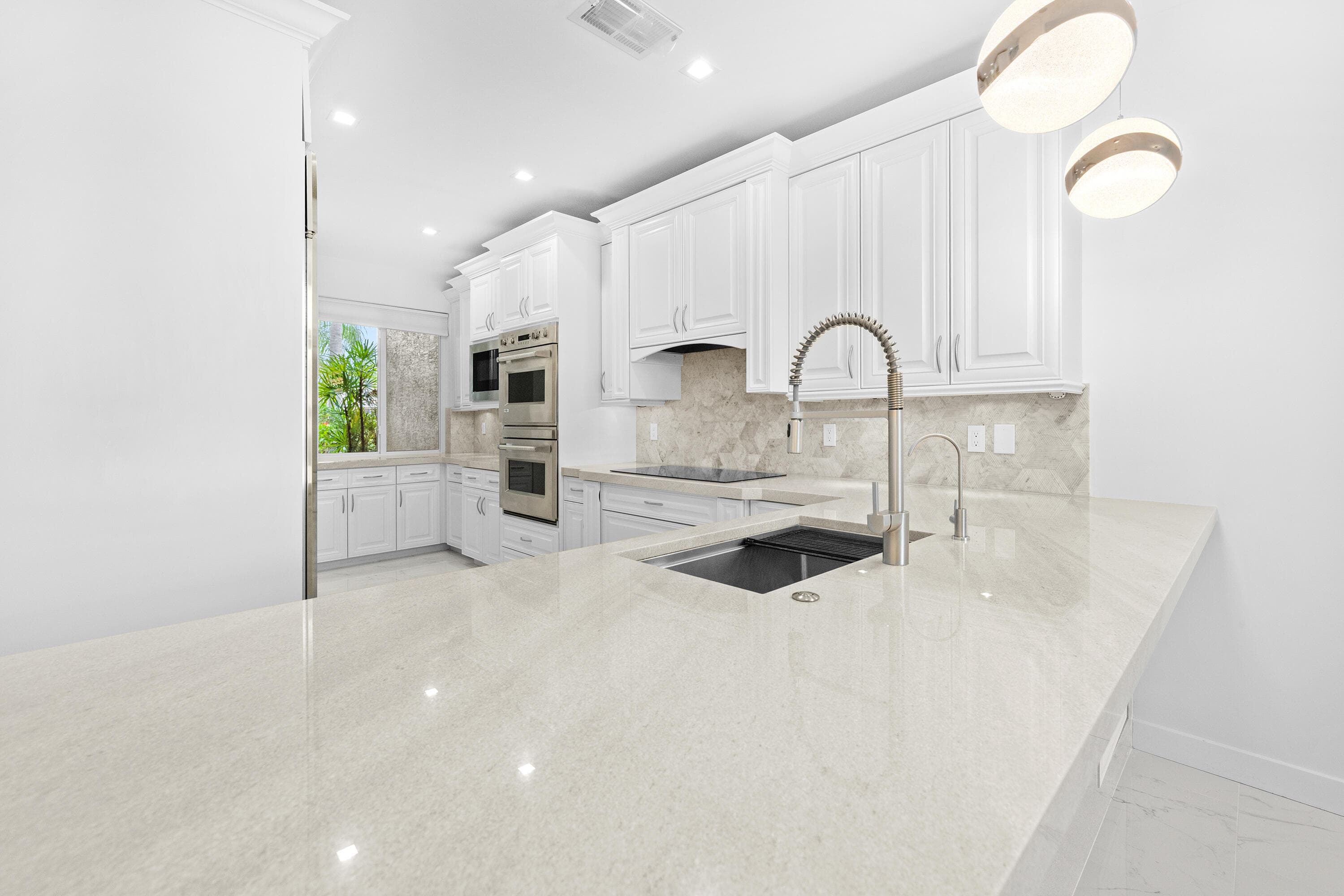 88 N Lakeshore Drive, Hypoluxo, FL 33462 — photo 11 of 64