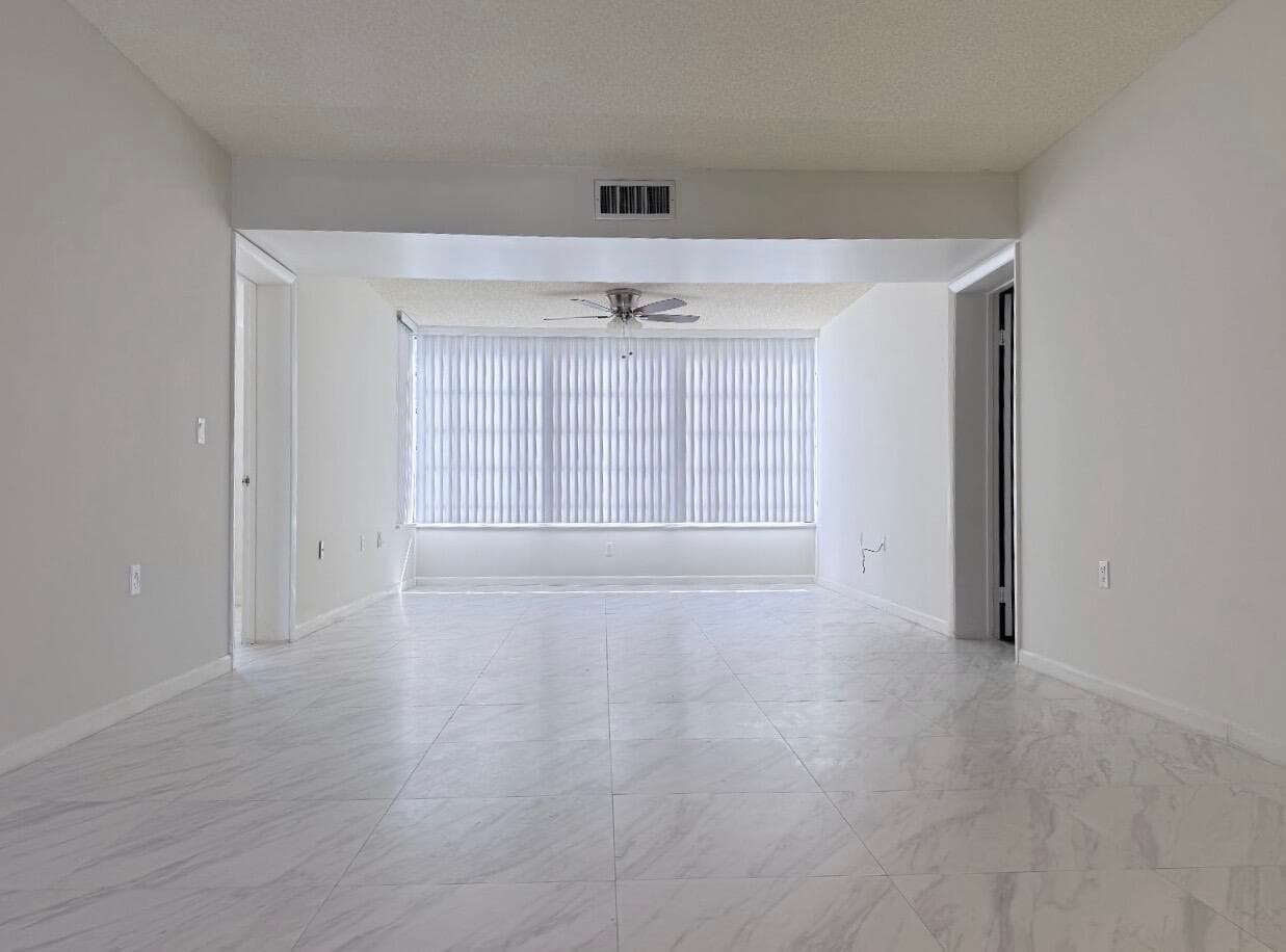 3826 Whitehall Drive 305, West Palm Beach, FL 33401 — photo 6 of 28