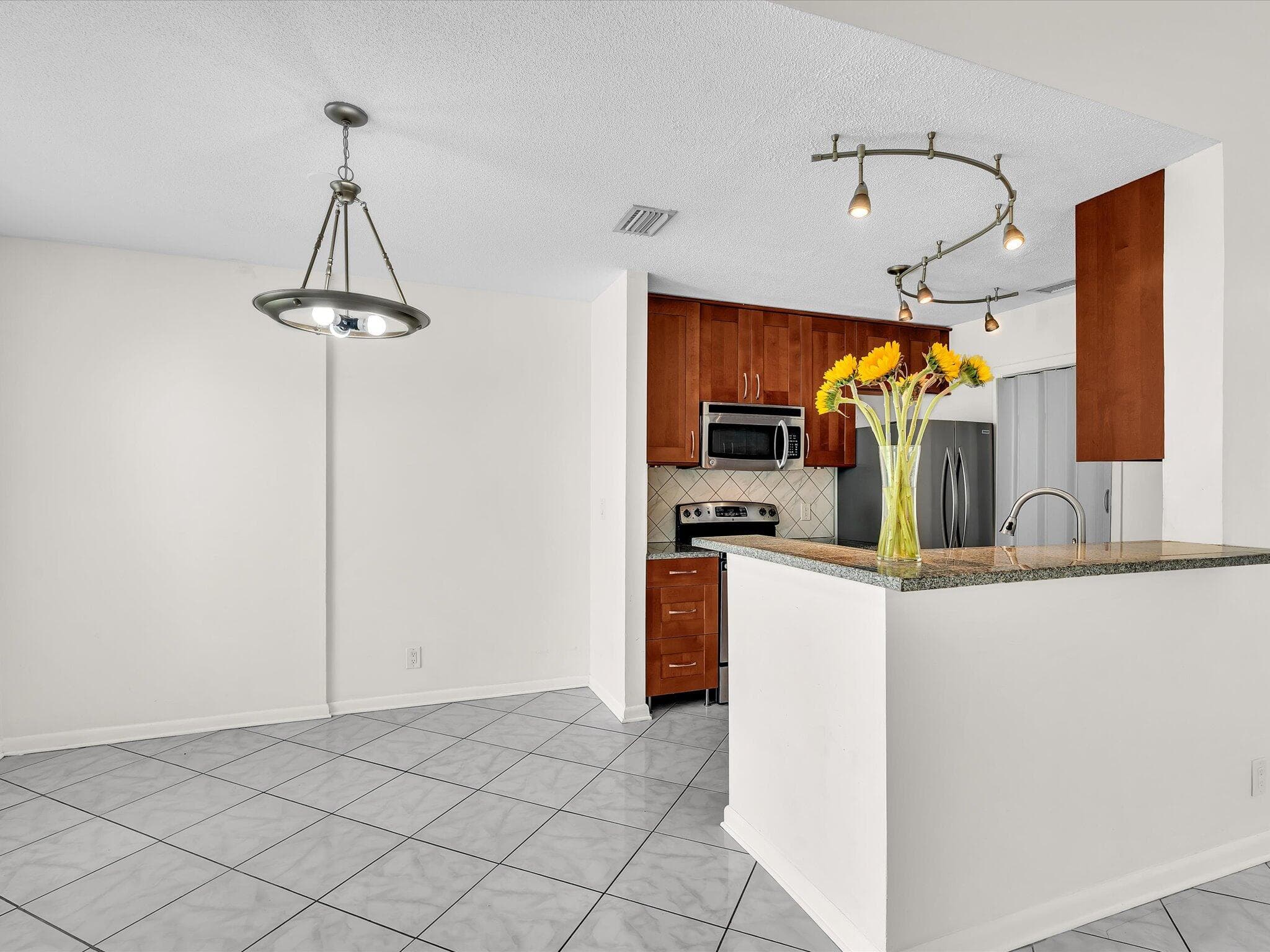 815 W Boynton Beach Boulevard 16-205, Boynton Beach, FL 33426 — photo 8 of 58