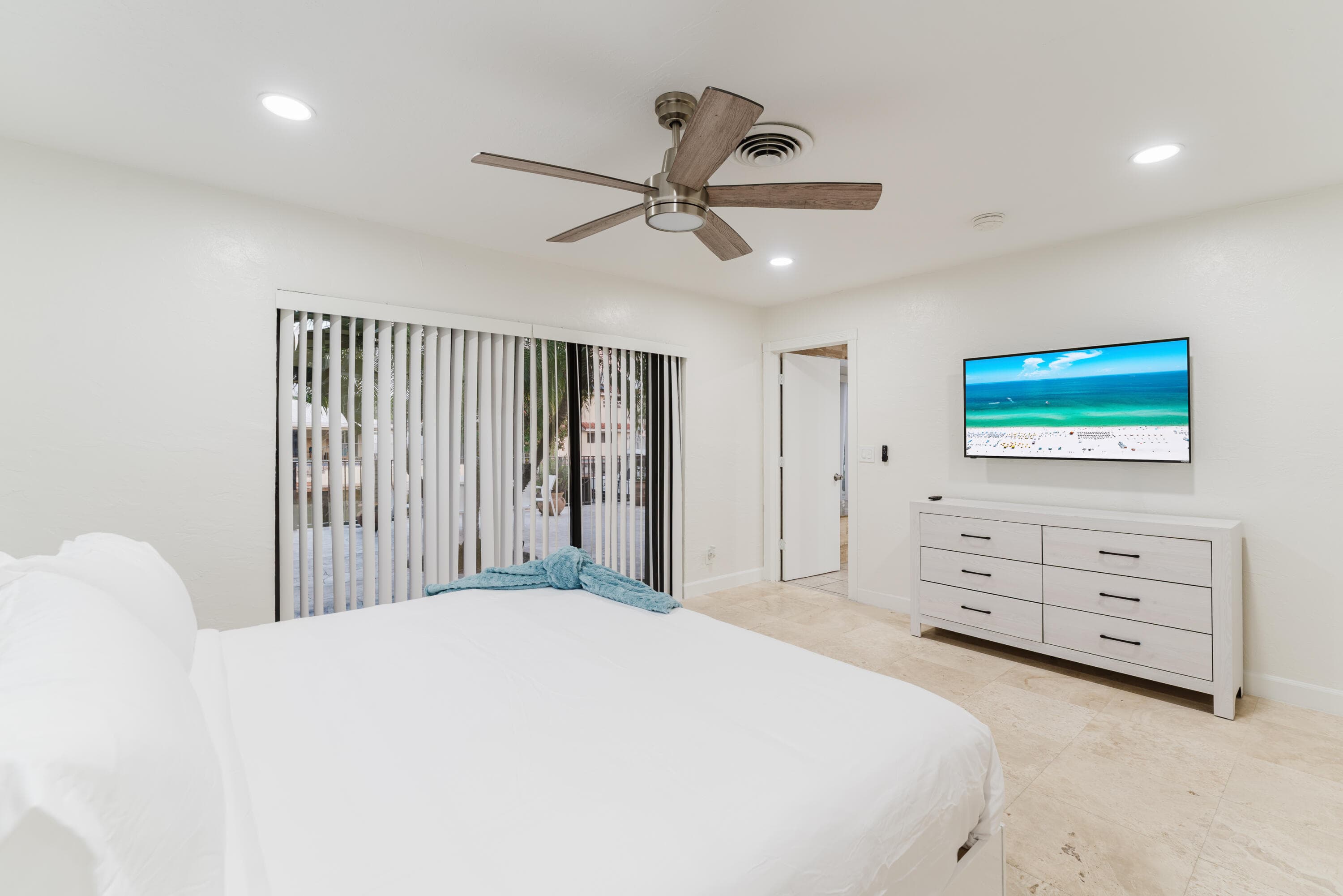 1016 NE 26th Avenue 1016, Pompano Beach, FL 33062 — photo 16 of 30